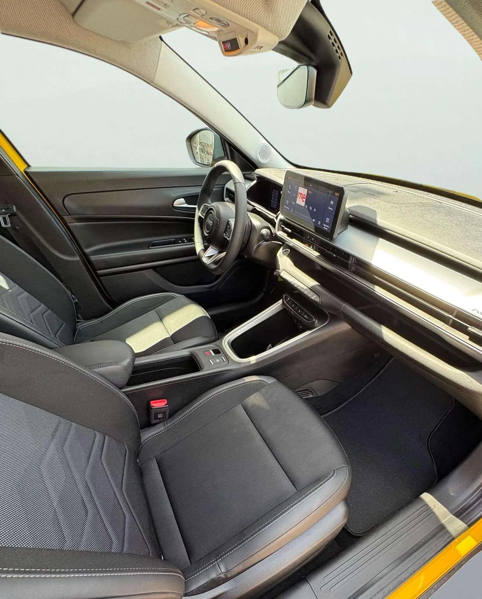 Jeep Avenger 1.2 eHybrid Altitude - foto 24