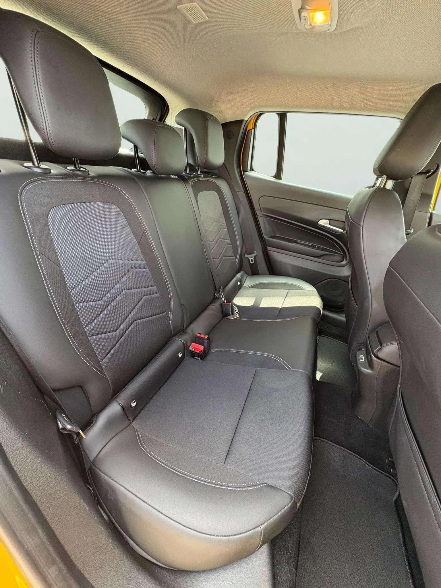 Jeep Avenger 1.2 eHybrid Altitude - foto 8