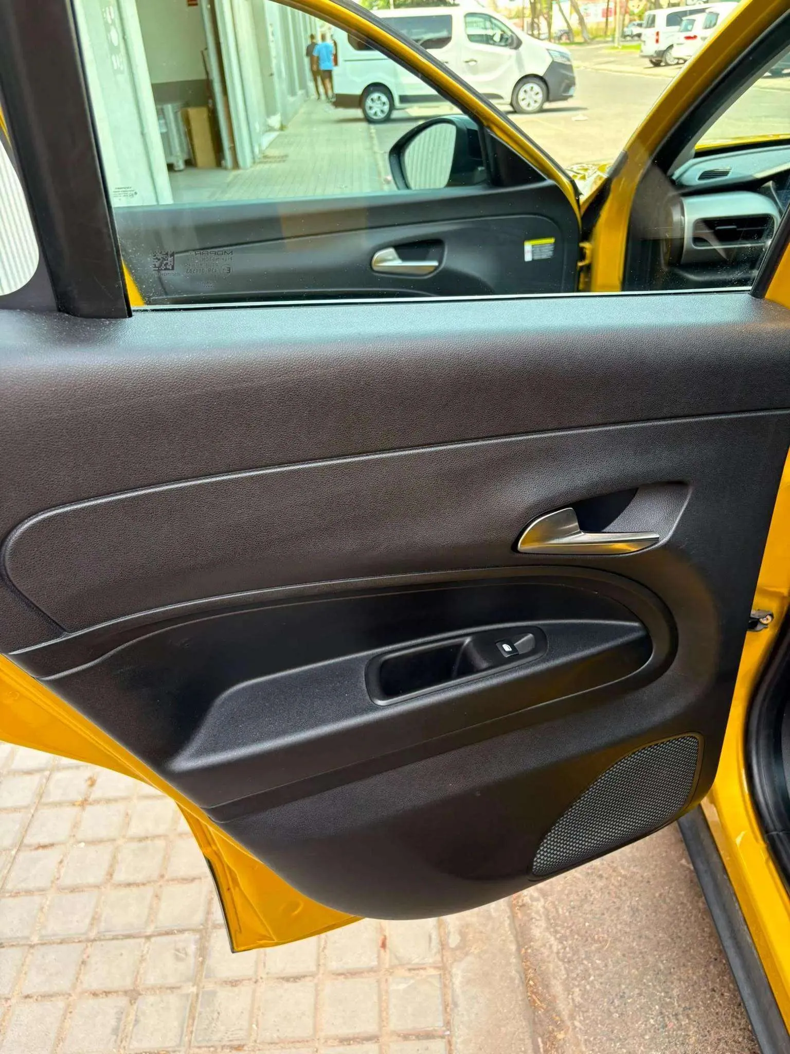 Jeep Avenger 1.2 eHybrid Altitude - foto 22