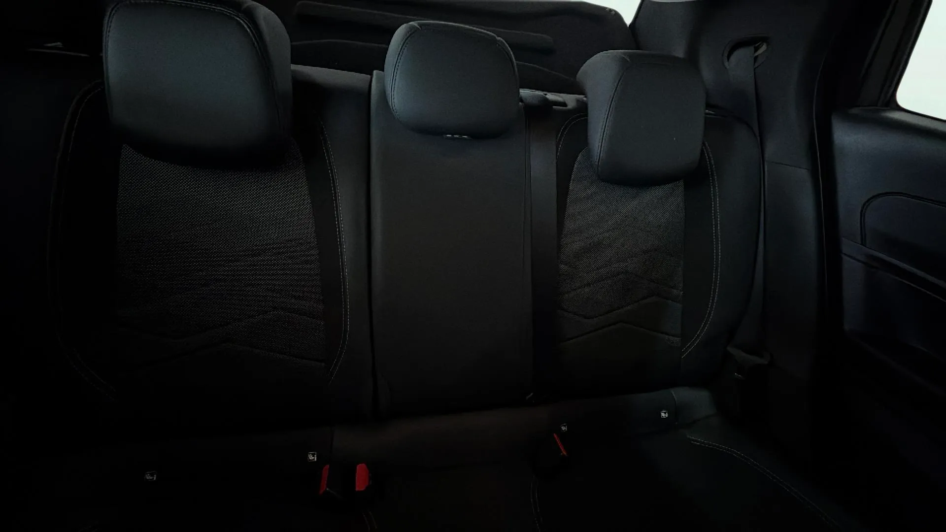 Jeep Avenger 1.2 eHybrid Altitude - foto 11