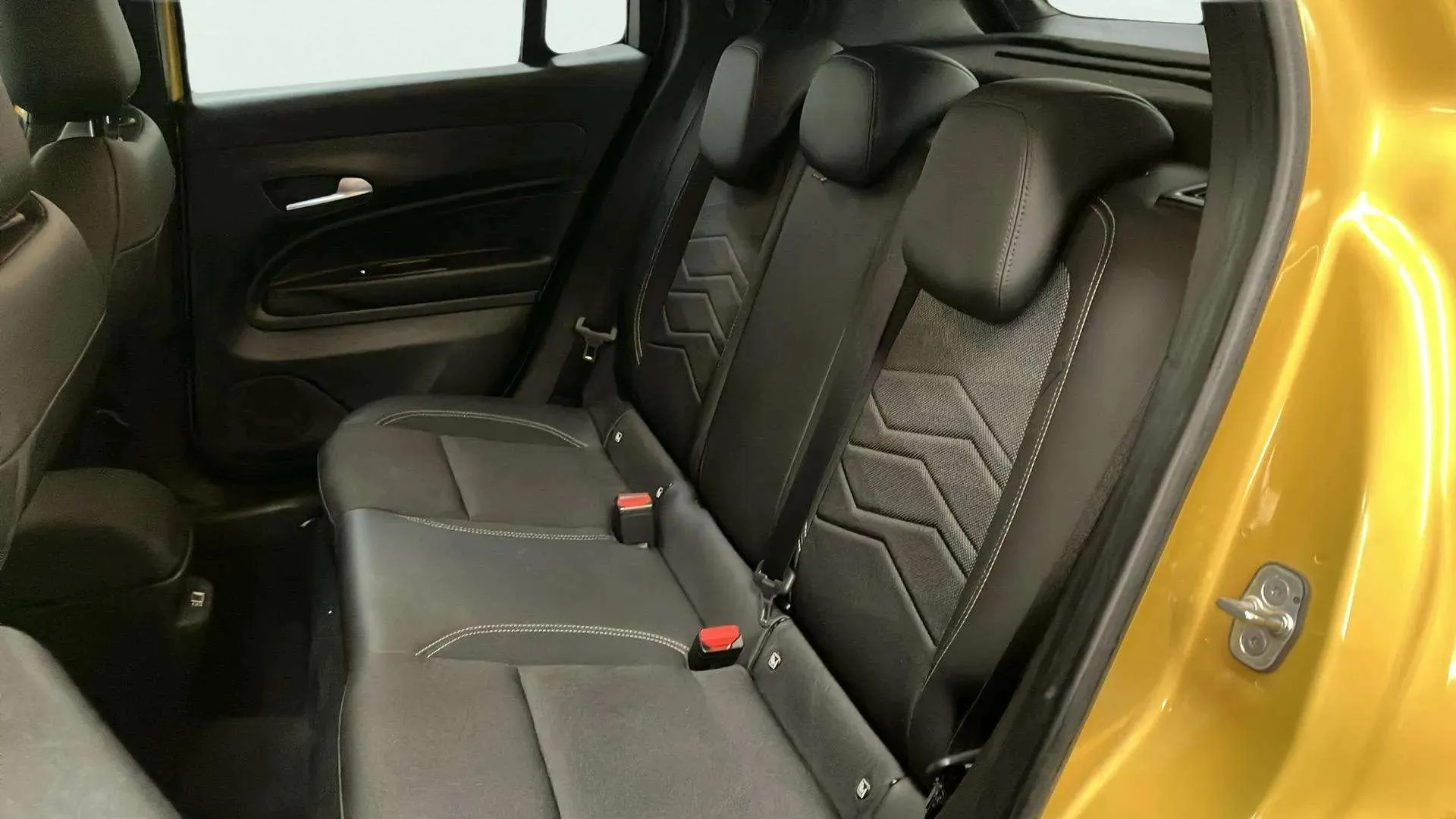 Jeep Avenger 1.2 eHybrid Altitude - foto 13