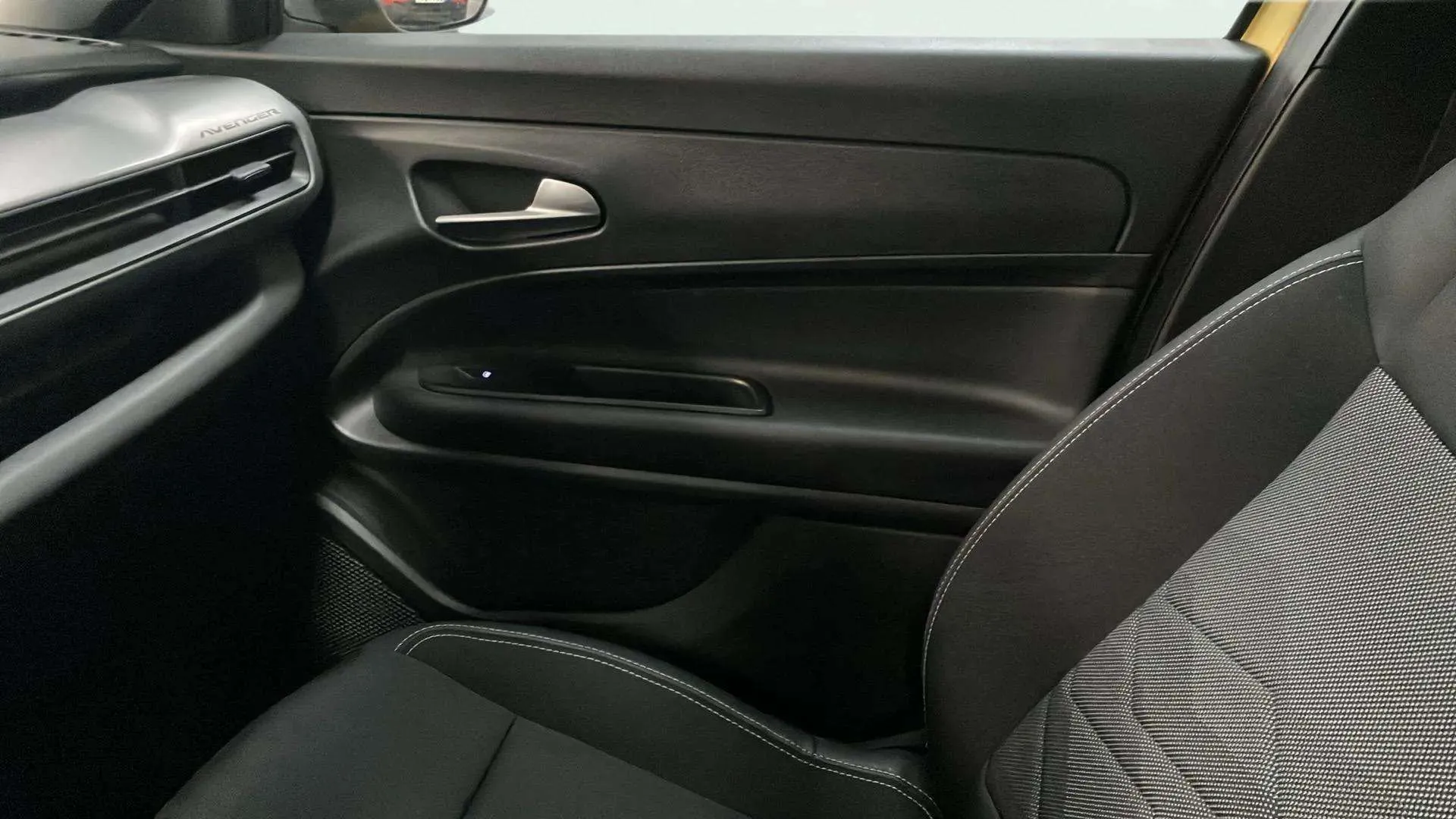 Jeep Avenger 1.2 eHybrid Altitude - foto 18