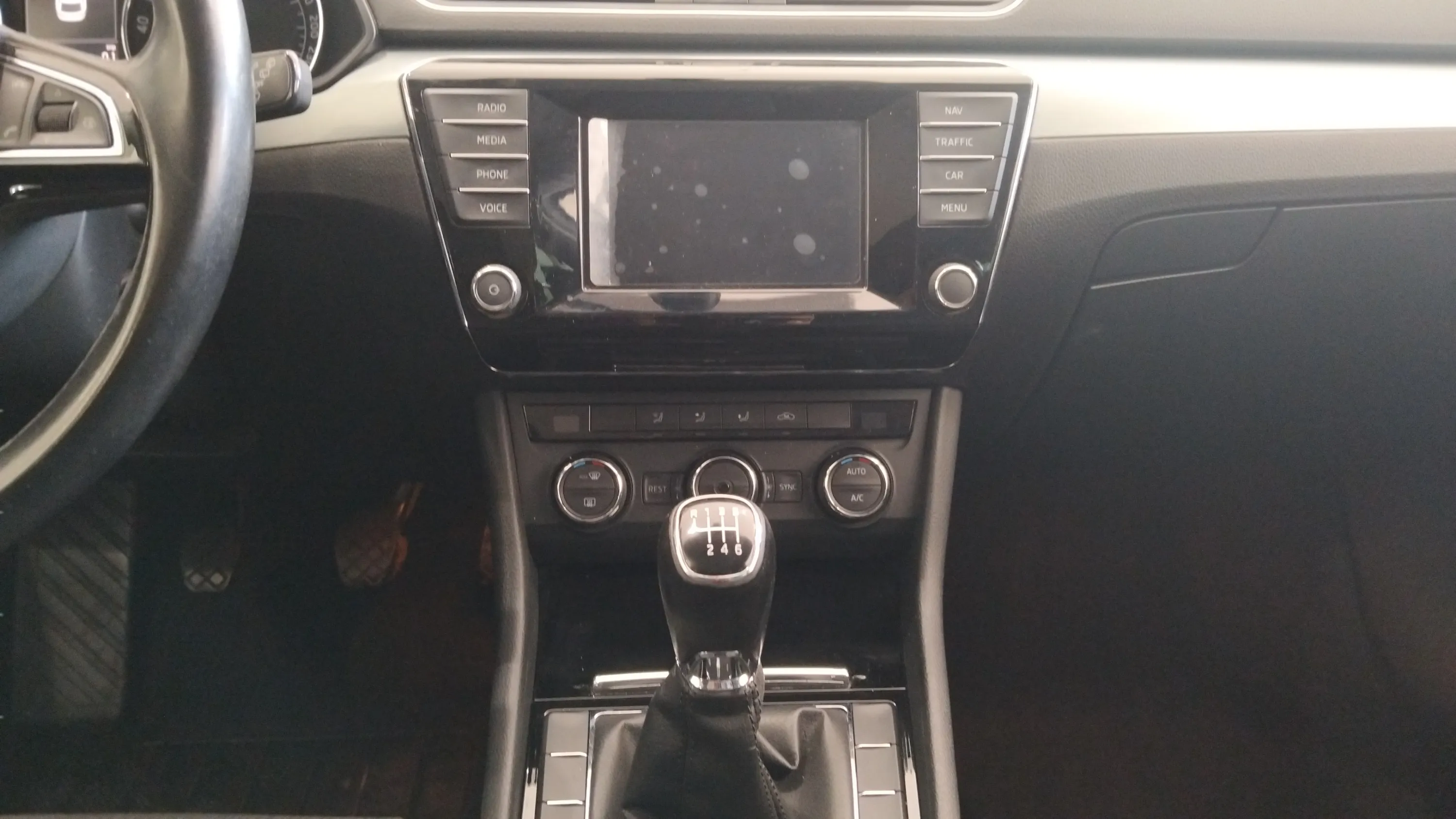 Škoda Superb Combi 2.0 TDI Ambition - foto 12