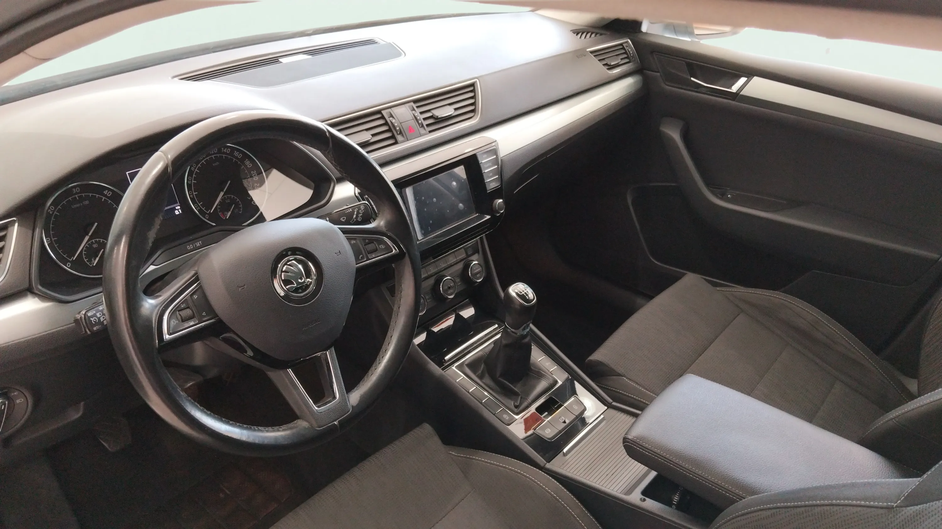 Škoda Superb Combi 2.0 TDI Ambition - foto 7