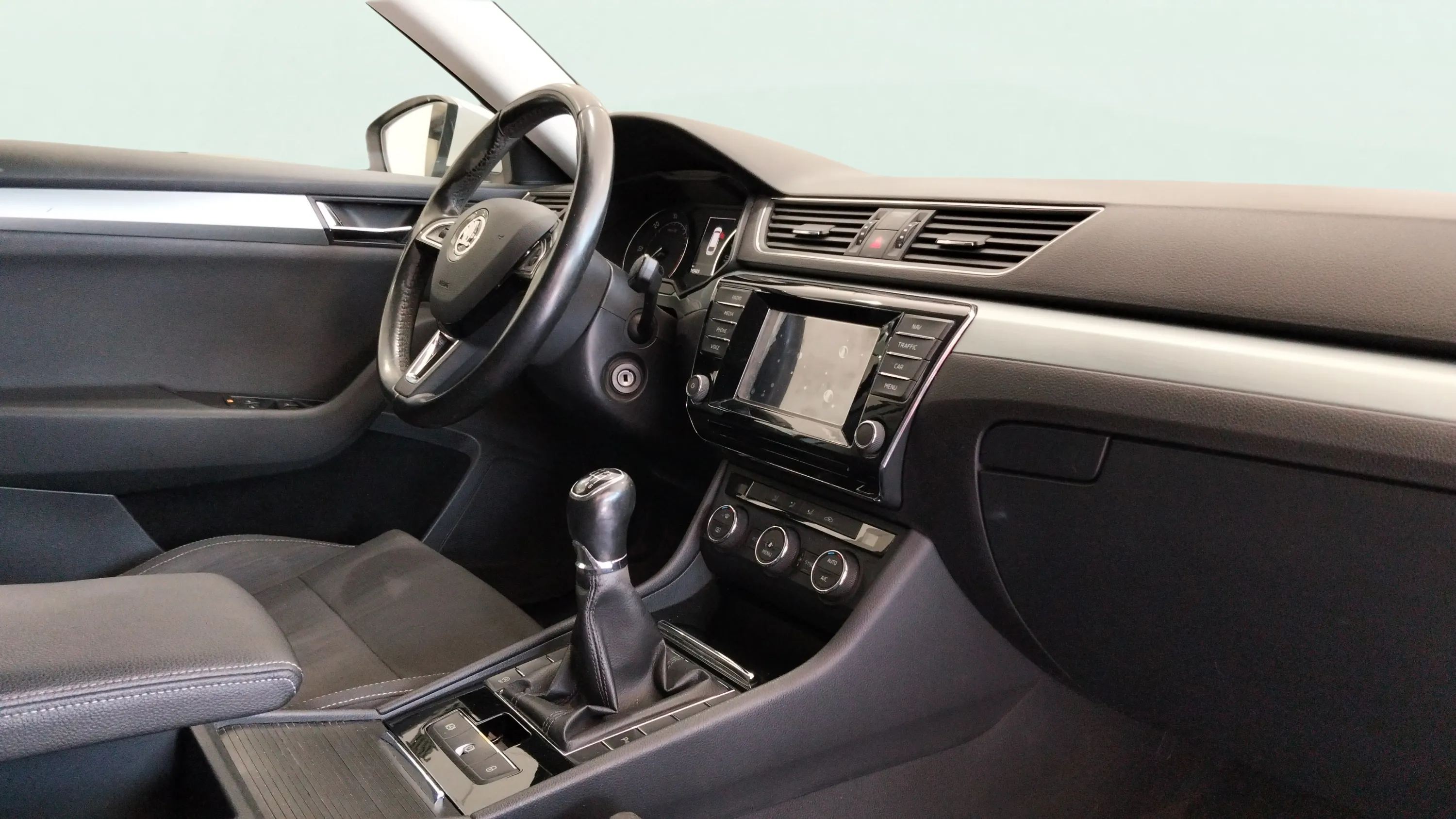 Škoda Superb Combi 2.0 TDI Ambition - foto 8