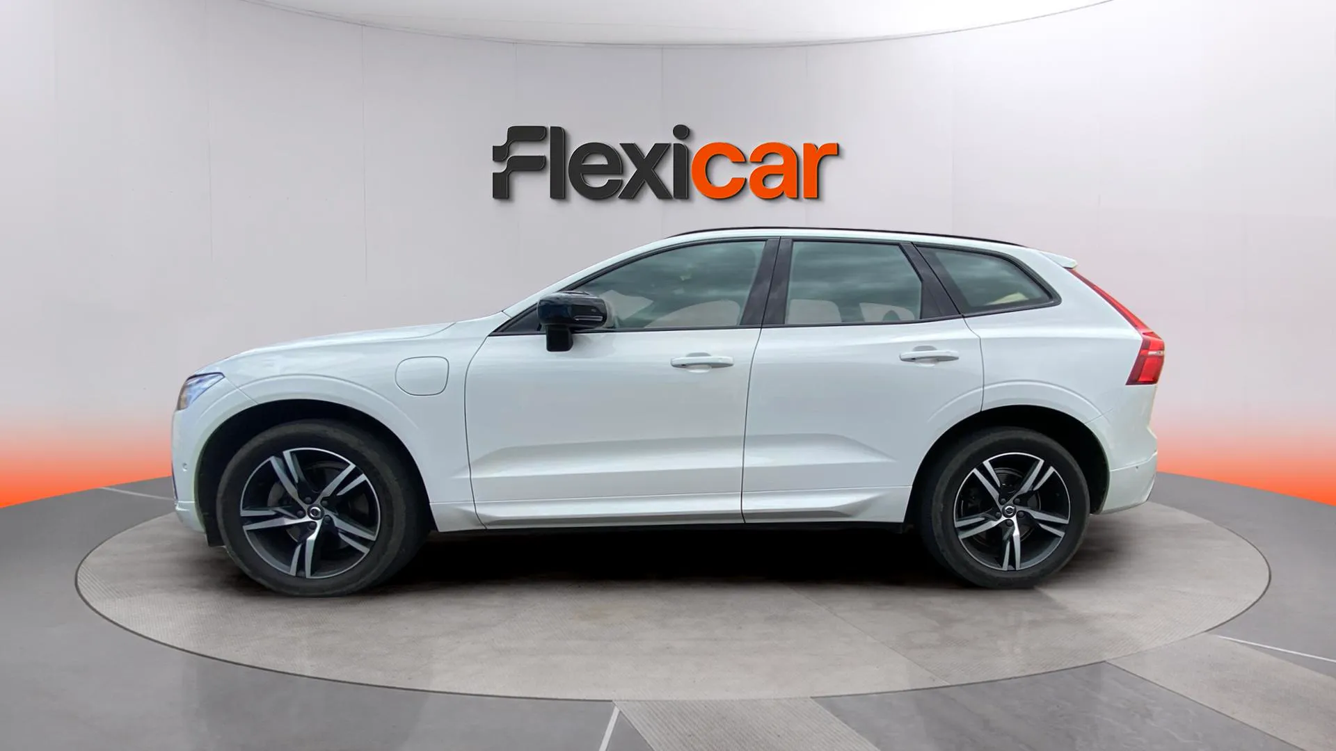 Volvo XC60 2.0 T8 AWD R-Design - foto 5