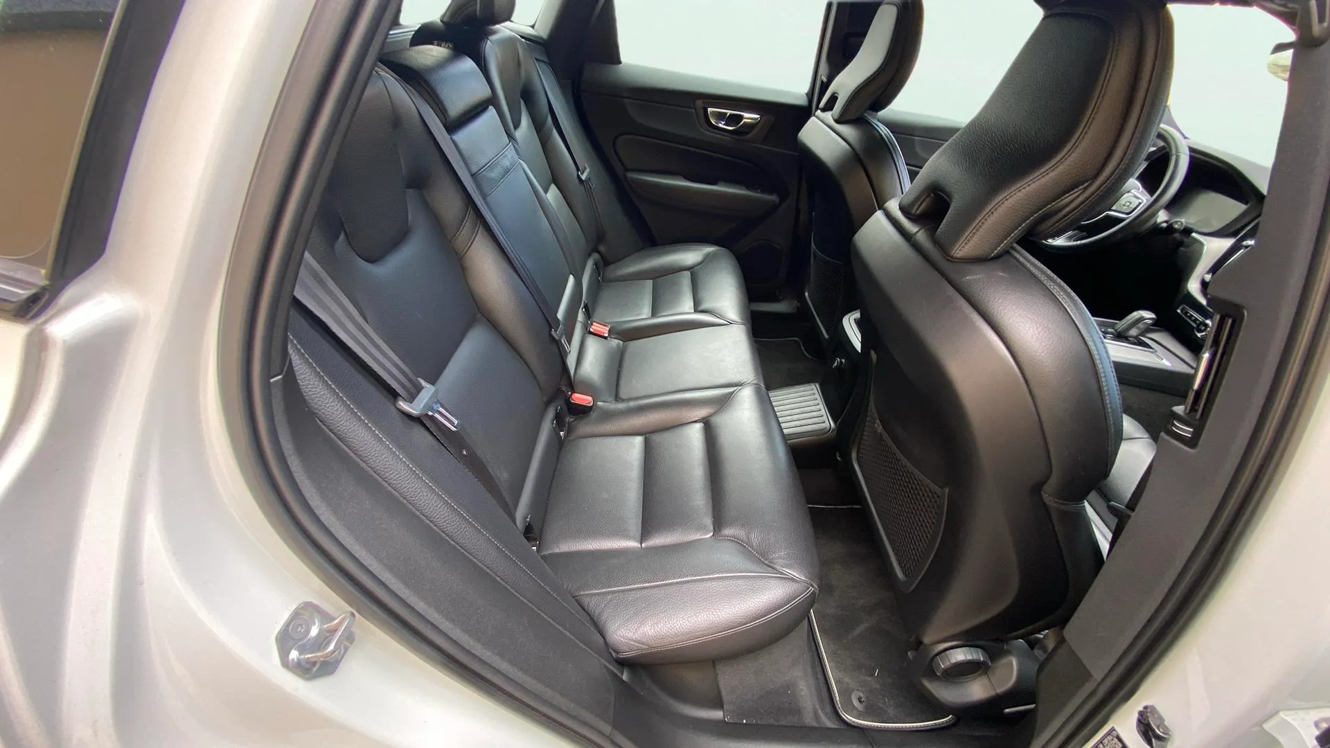 Volvo XC60 2.0 T8 AWD R-Design - foto 10