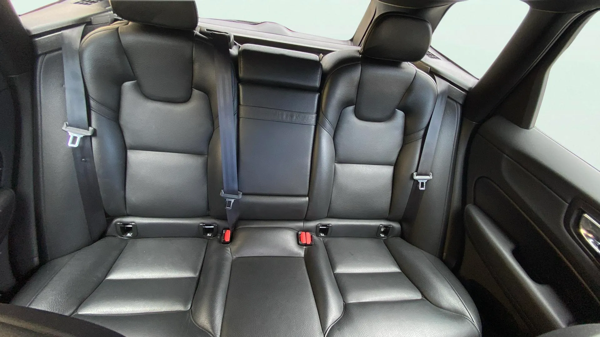 Volvo XC60 2.0 T8 AWD R-Design - foto 11
