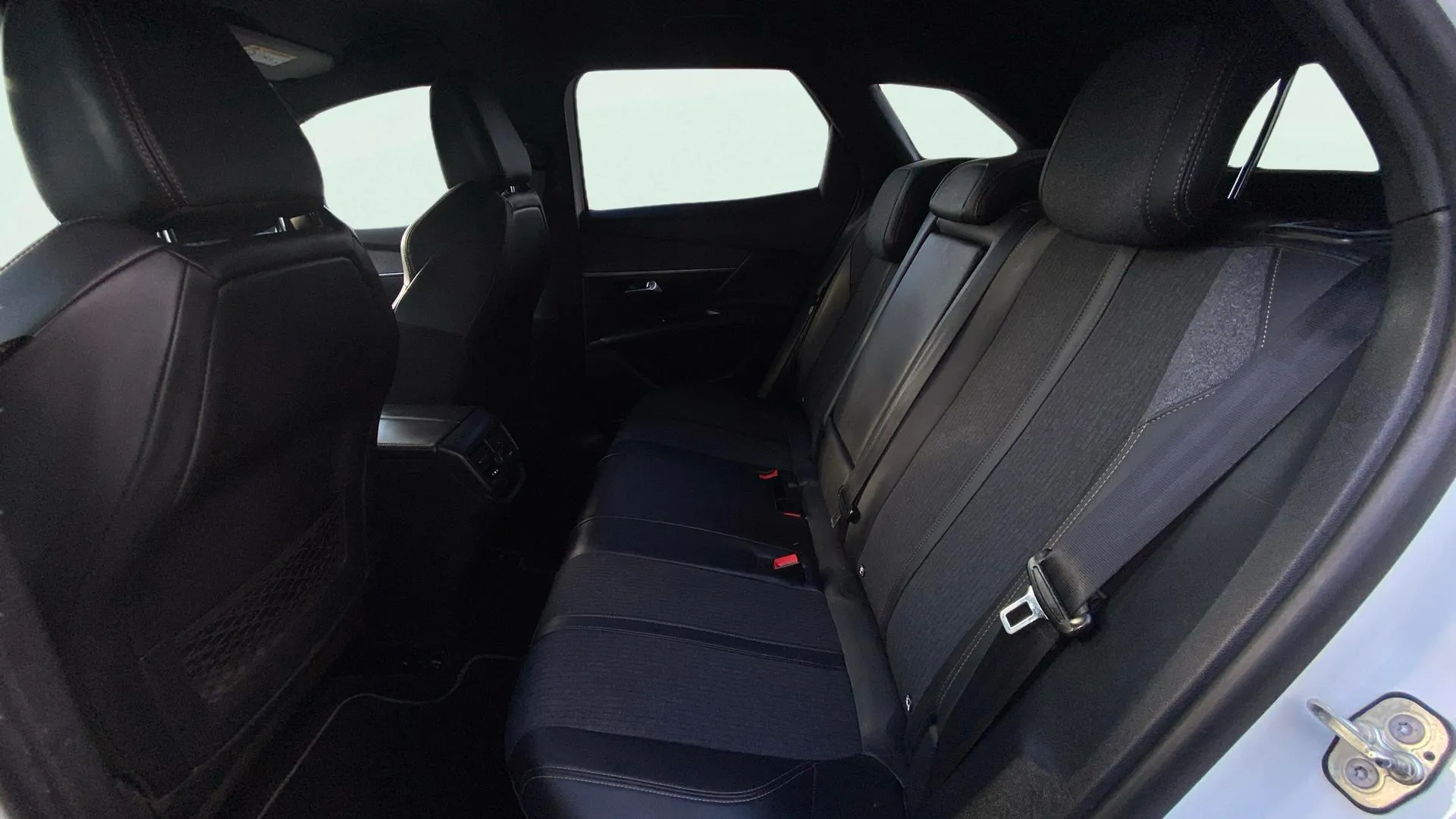 Peugeot 3008 1.5L BlueHDi GT Line - foto 11