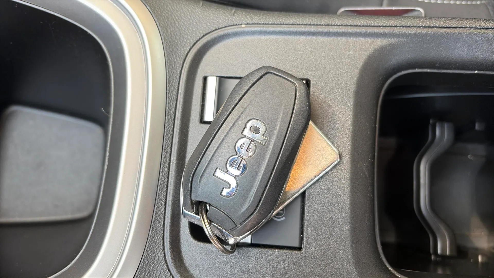 Jeep Avenger 1.2 eHybrid Altitude - foto 14