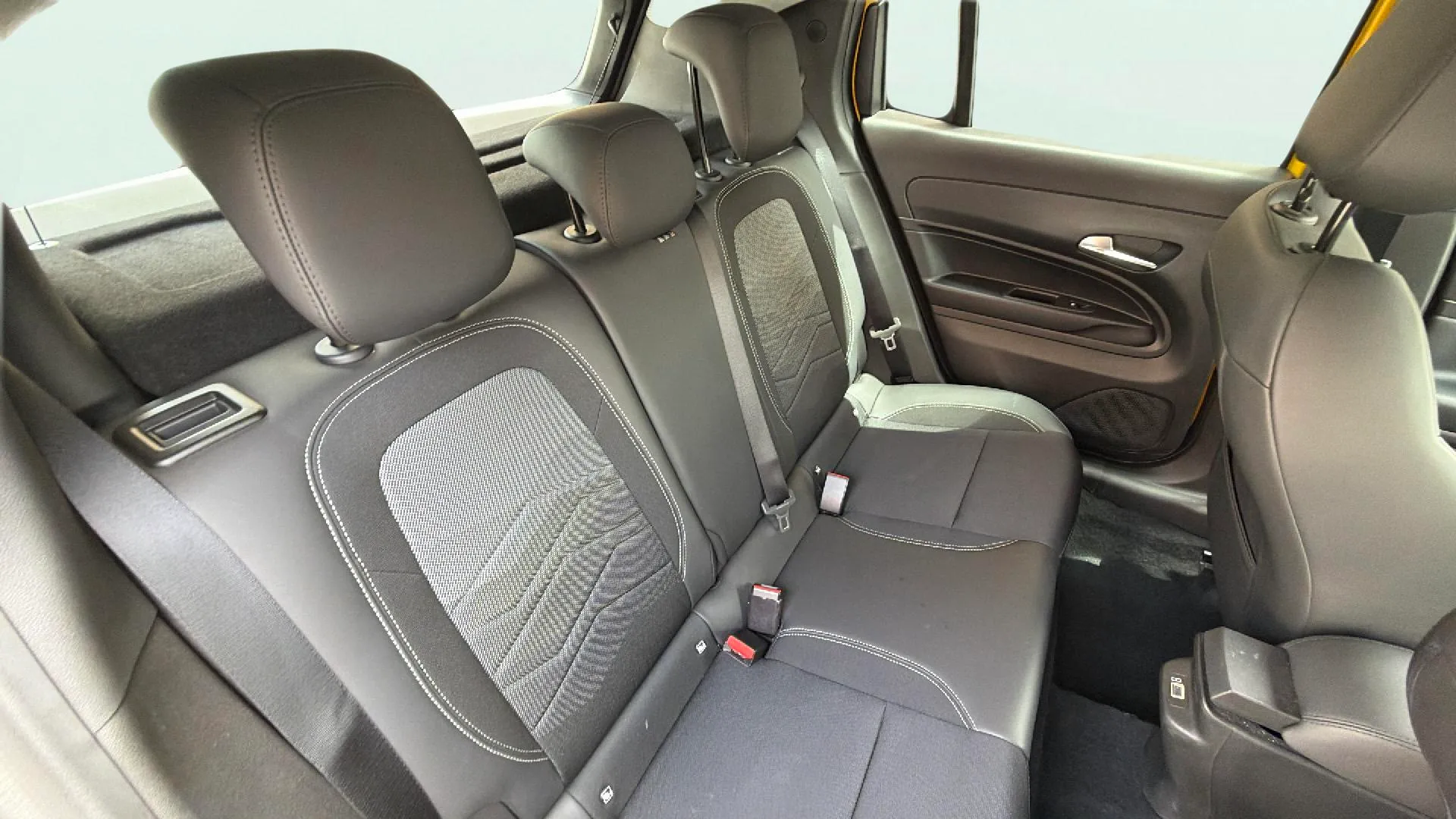 Jeep Avenger 1.2 eHybrid Altitude - foto 16