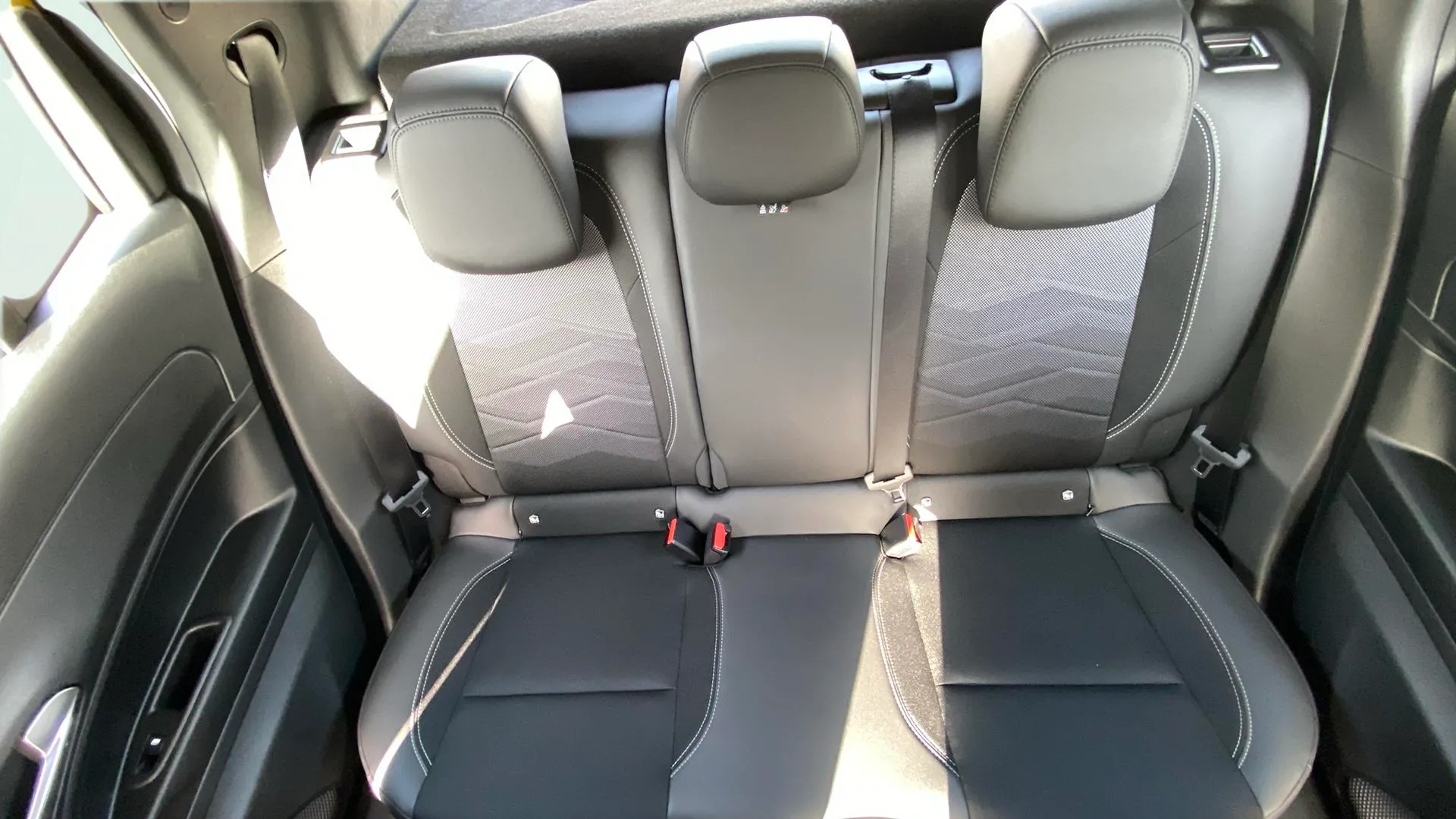 Jeep Avenger 1.2 eHybrid Altitude - foto 15