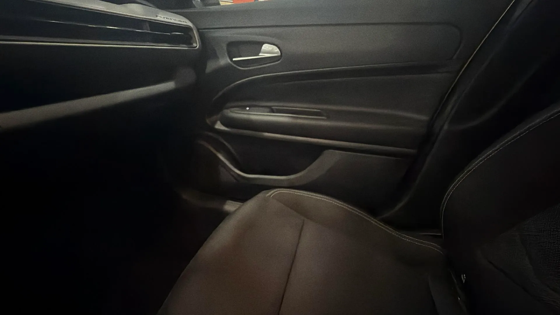 Jeep Avenger 1.2 eHybrid Altitude - foto 18