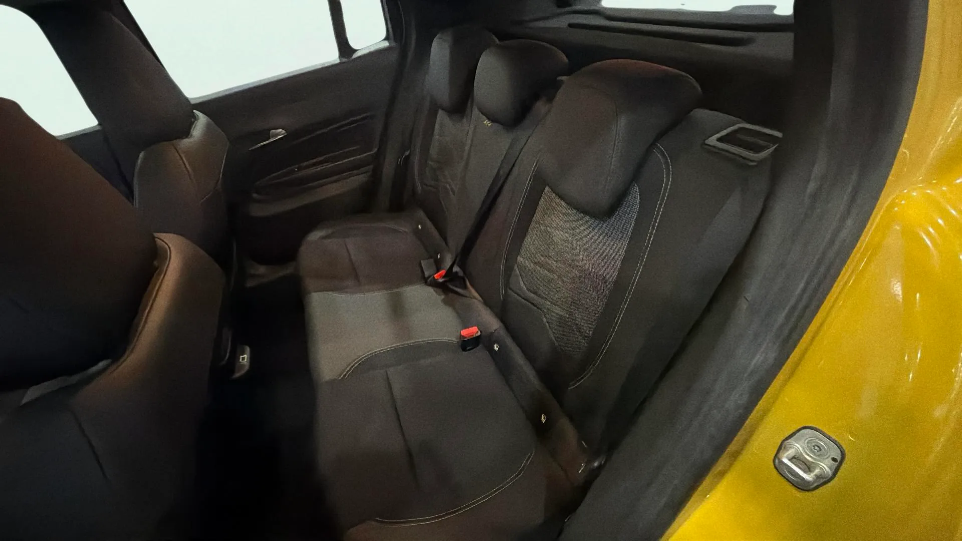 Jeep Avenger 1.2 eHybrid Altitude - foto 19