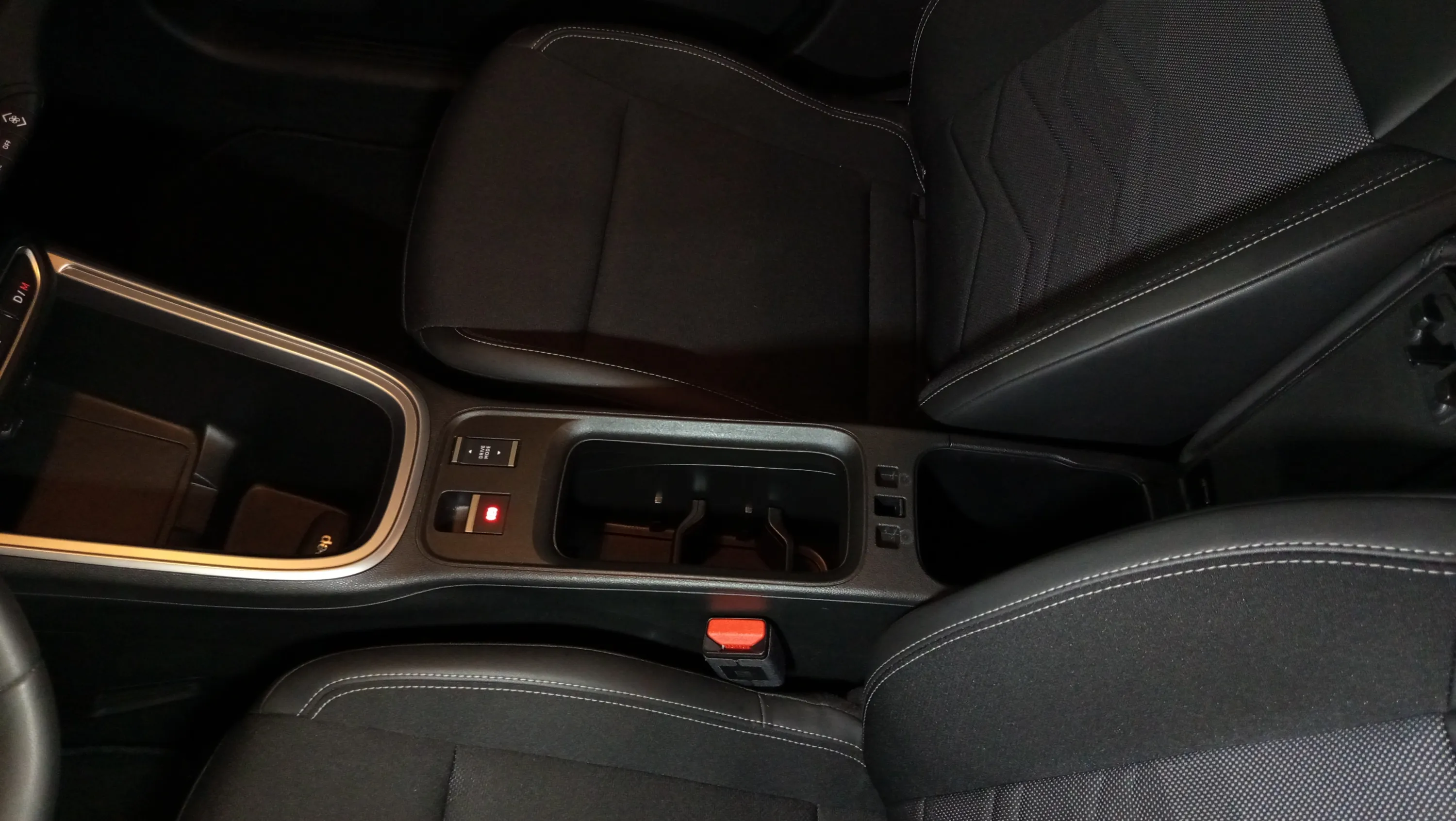 Jeep Avenger 1.2 eHybrid Altitude - foto 22