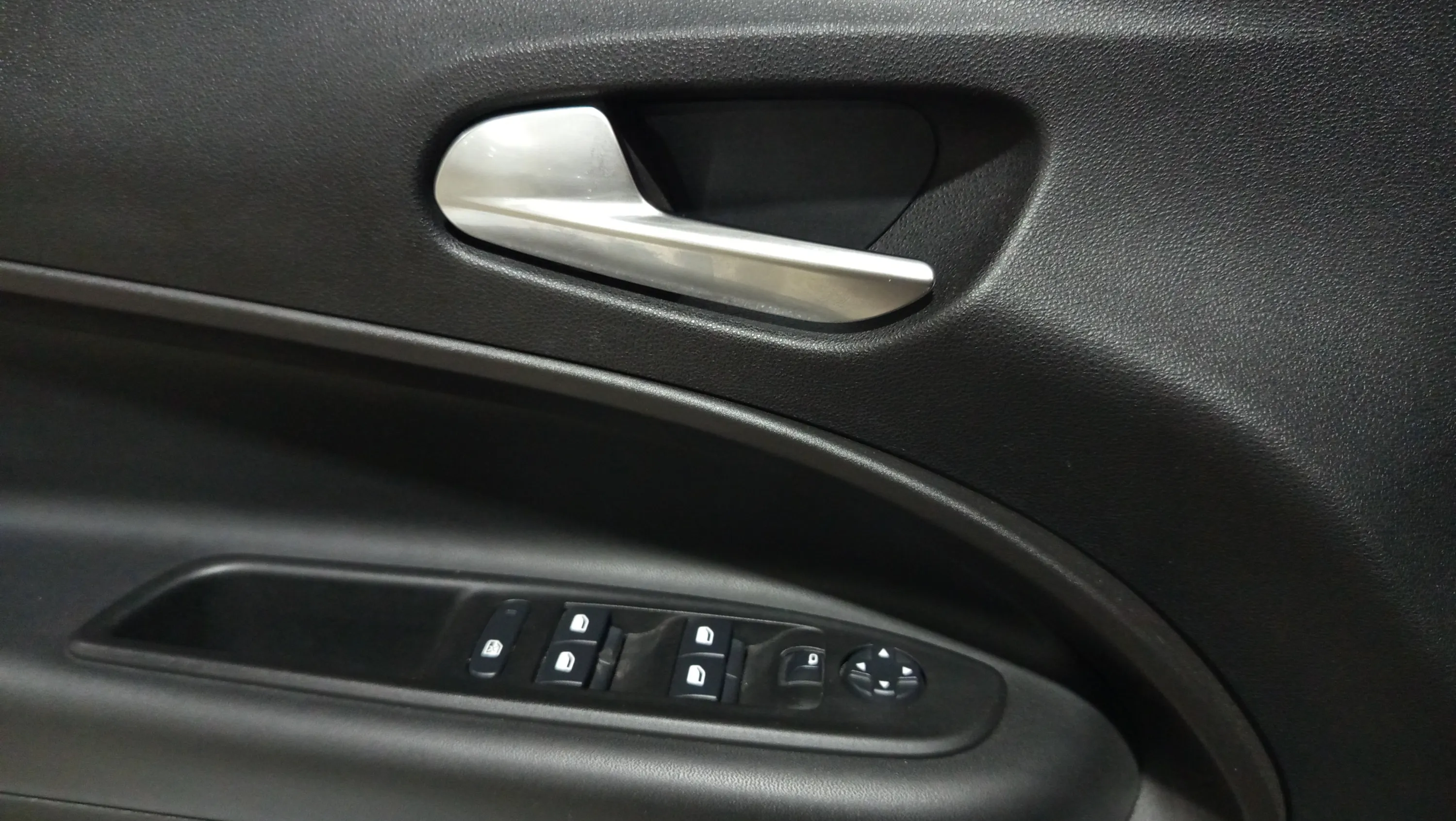 Jeep Avenger 1.2 eHybrid Altitude - foto 16