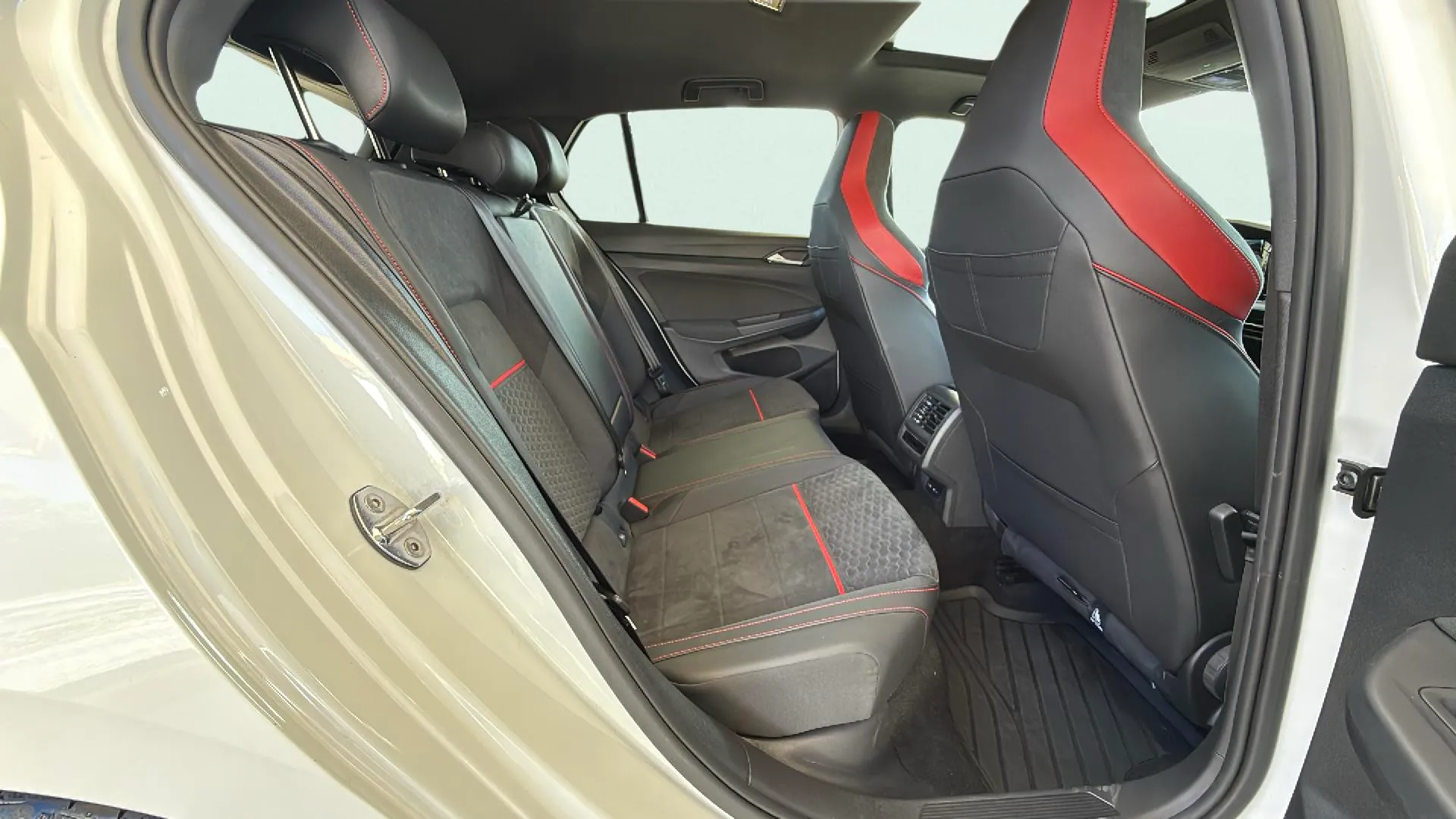 Volkswagen Golf GTI Clubsport 2.0 TSI DSG - foto 14