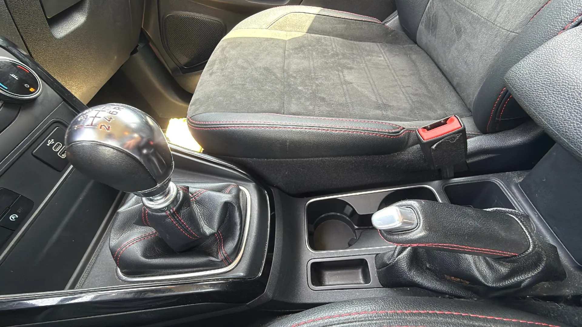 Ford EcoSport 1.0T EcoBoost ST Line - foto 15