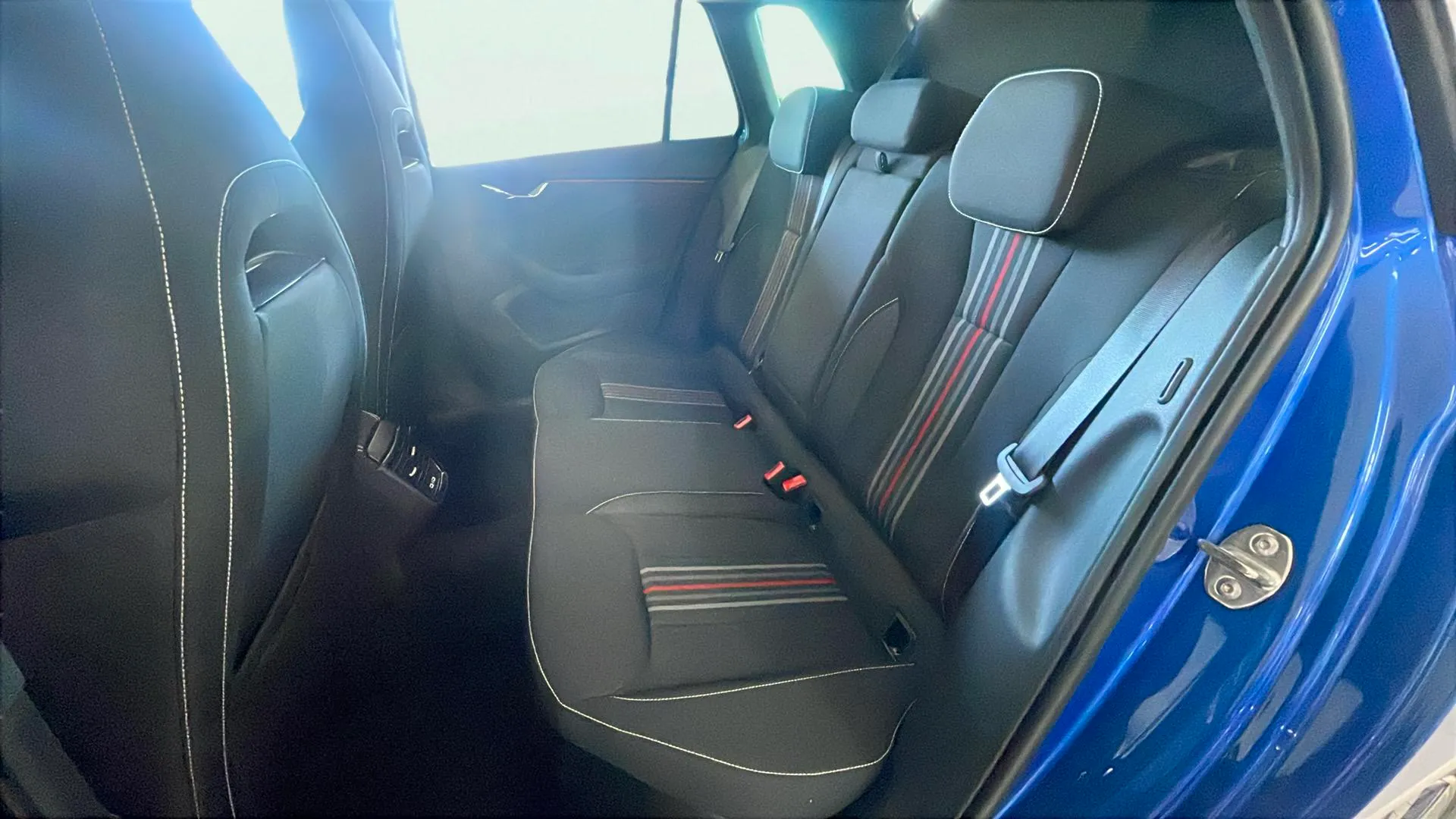 Škoda Kamiq 1.0 TSI DSG Monte Carlo - foto 11