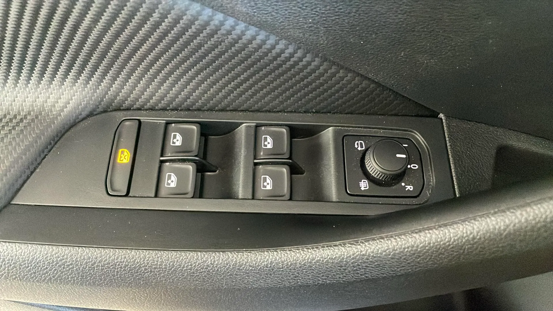 Škoda Kamiq 1.0 TSI DSG Monte Carlo - foto 35