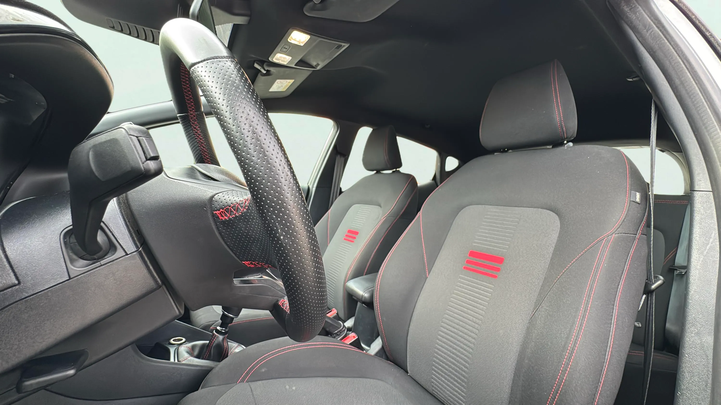 Ford Fiesta 1.0 EcoBoost MHEV ST-Line - foto 14