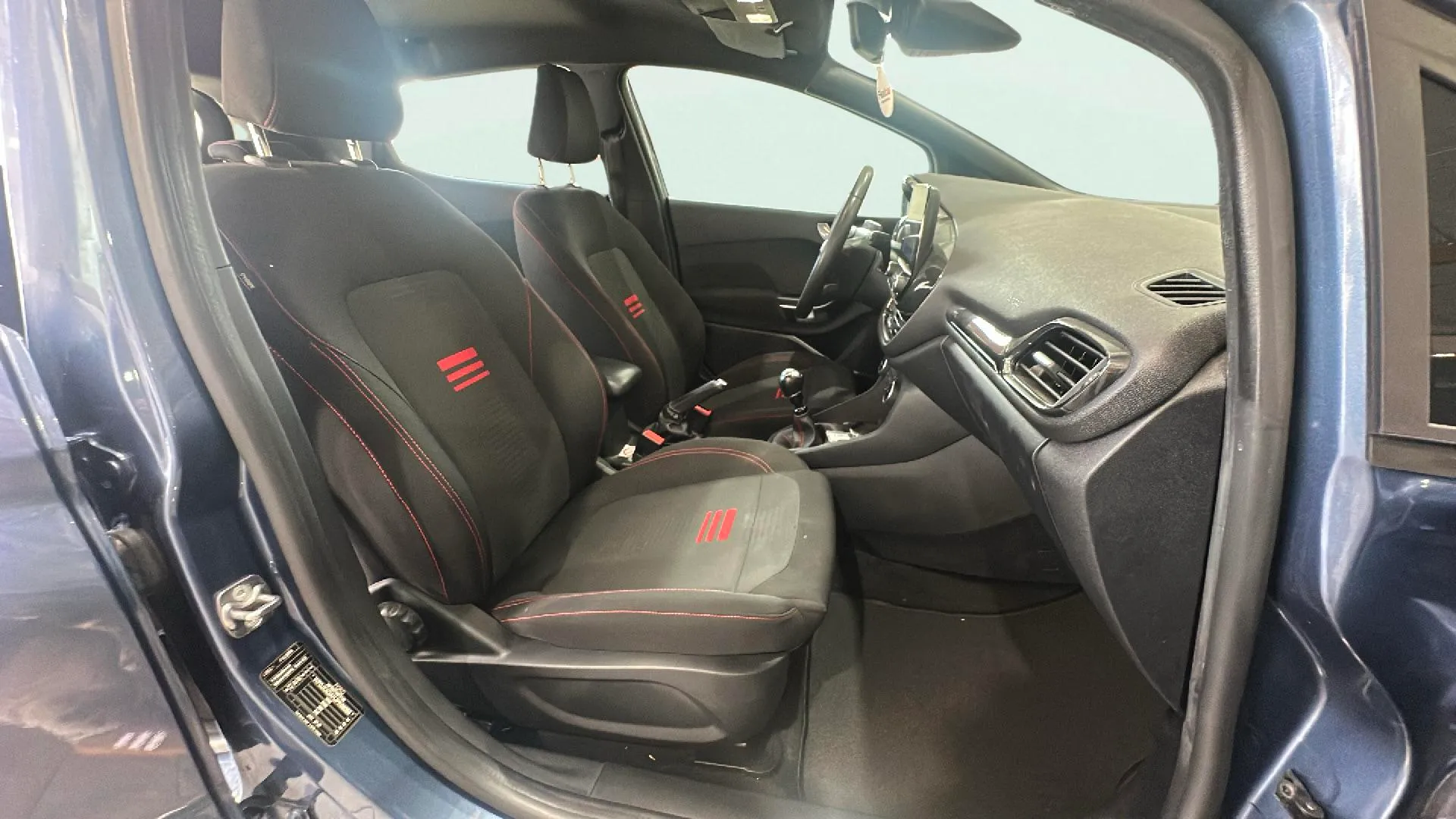 Ford Fiesta 1.0 EcoBoost MHEV ST-Line - foto 12