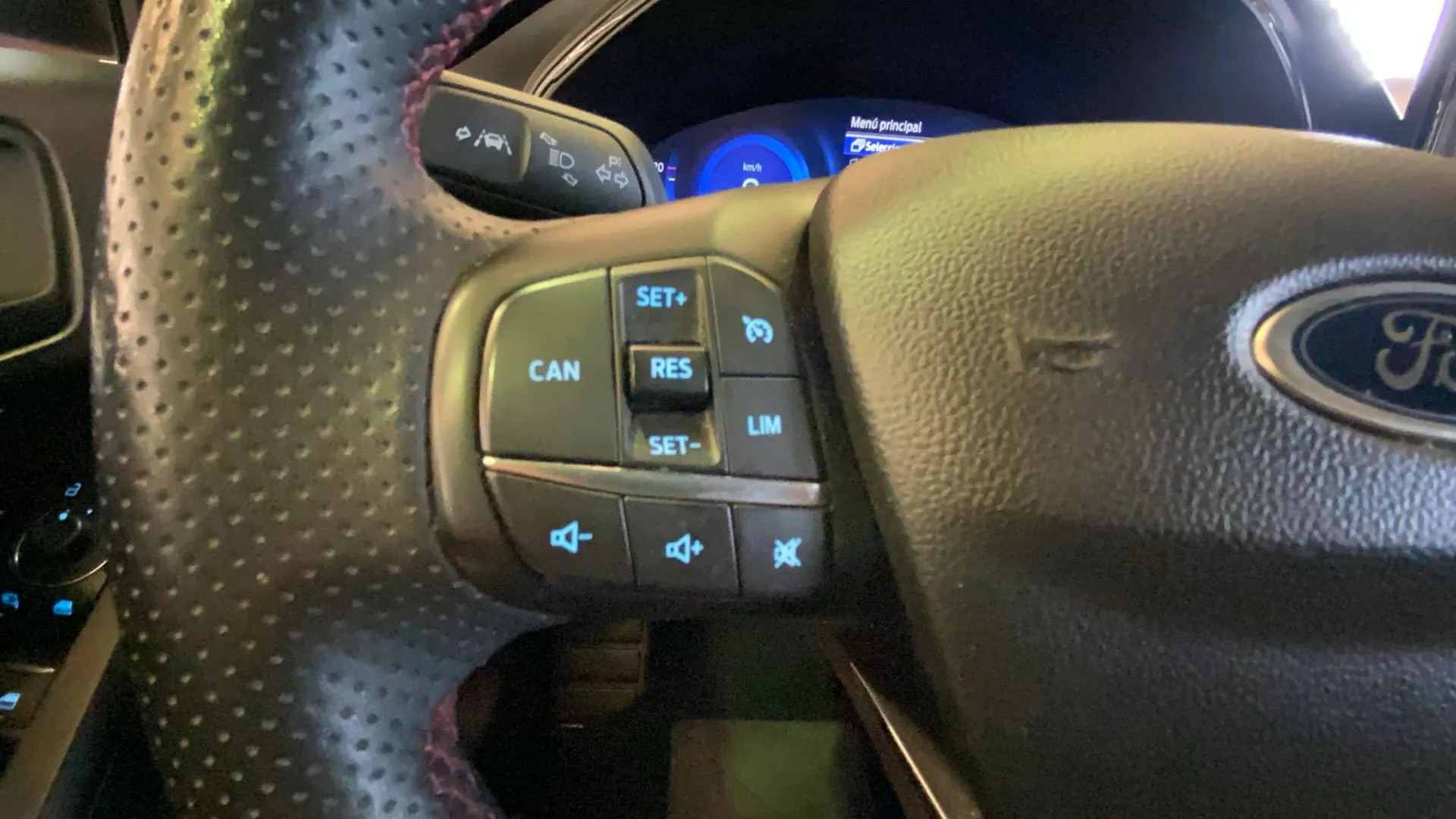 Ford Focus 1.0 EcoBoost MHEV ST-Line Design SIP - foto 19