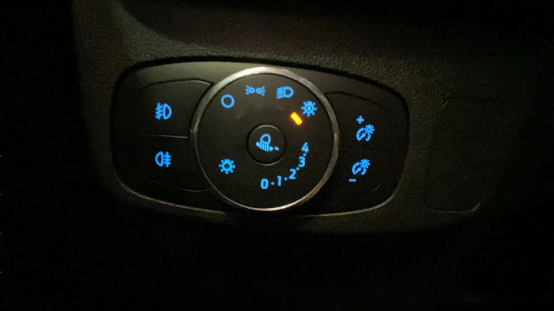 Ford Focus 1.0 EcoBoost MHEV ST-Line Design SIP - foto 36