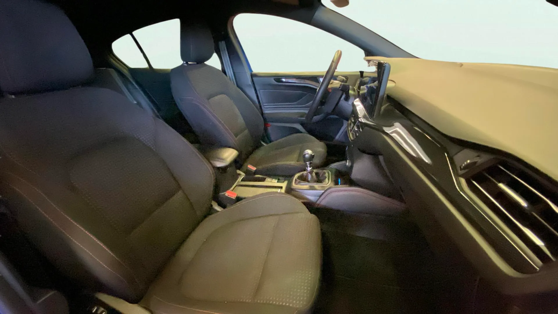 Ford Focus 1.0 EcoBoost MHEV ST-Line Design SIP - foto 12