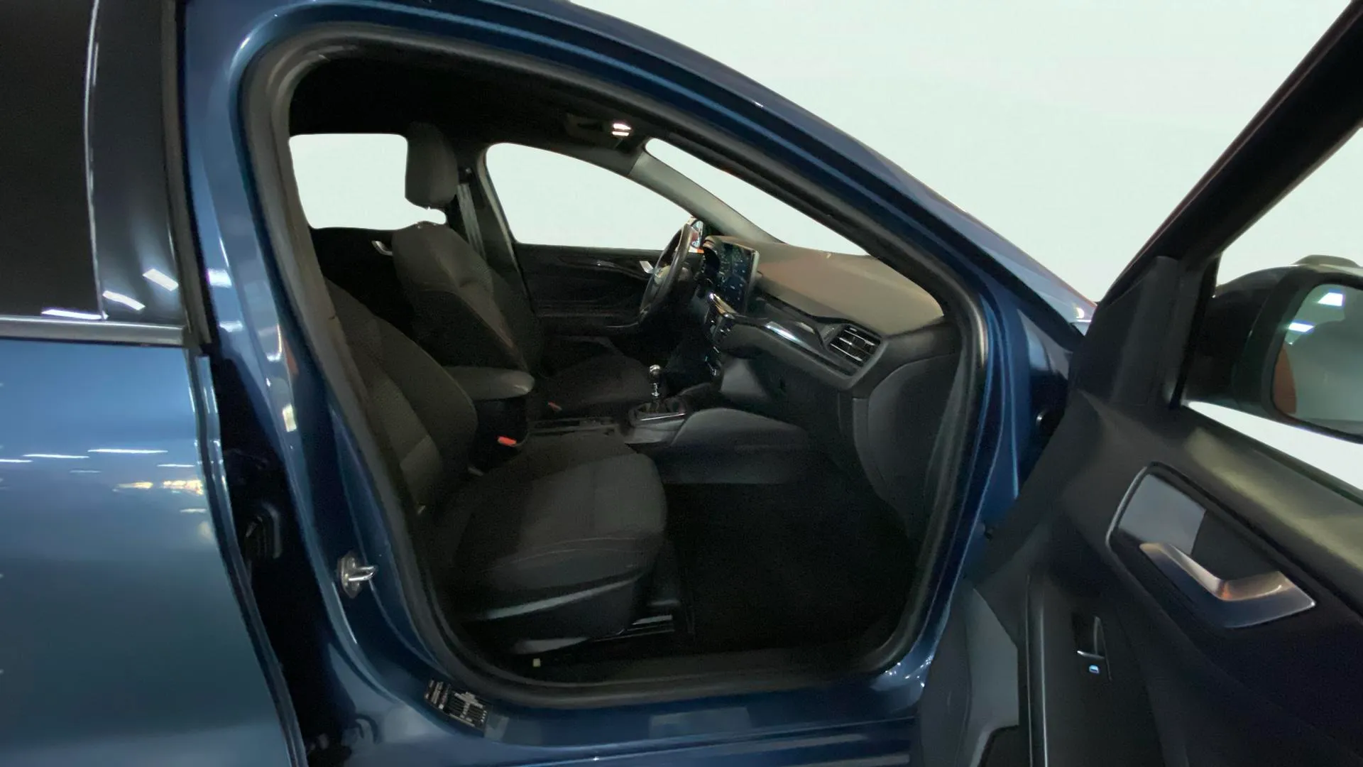 Ford Focus 1.0 EcoBoost MHEV ST-Line - foto 18