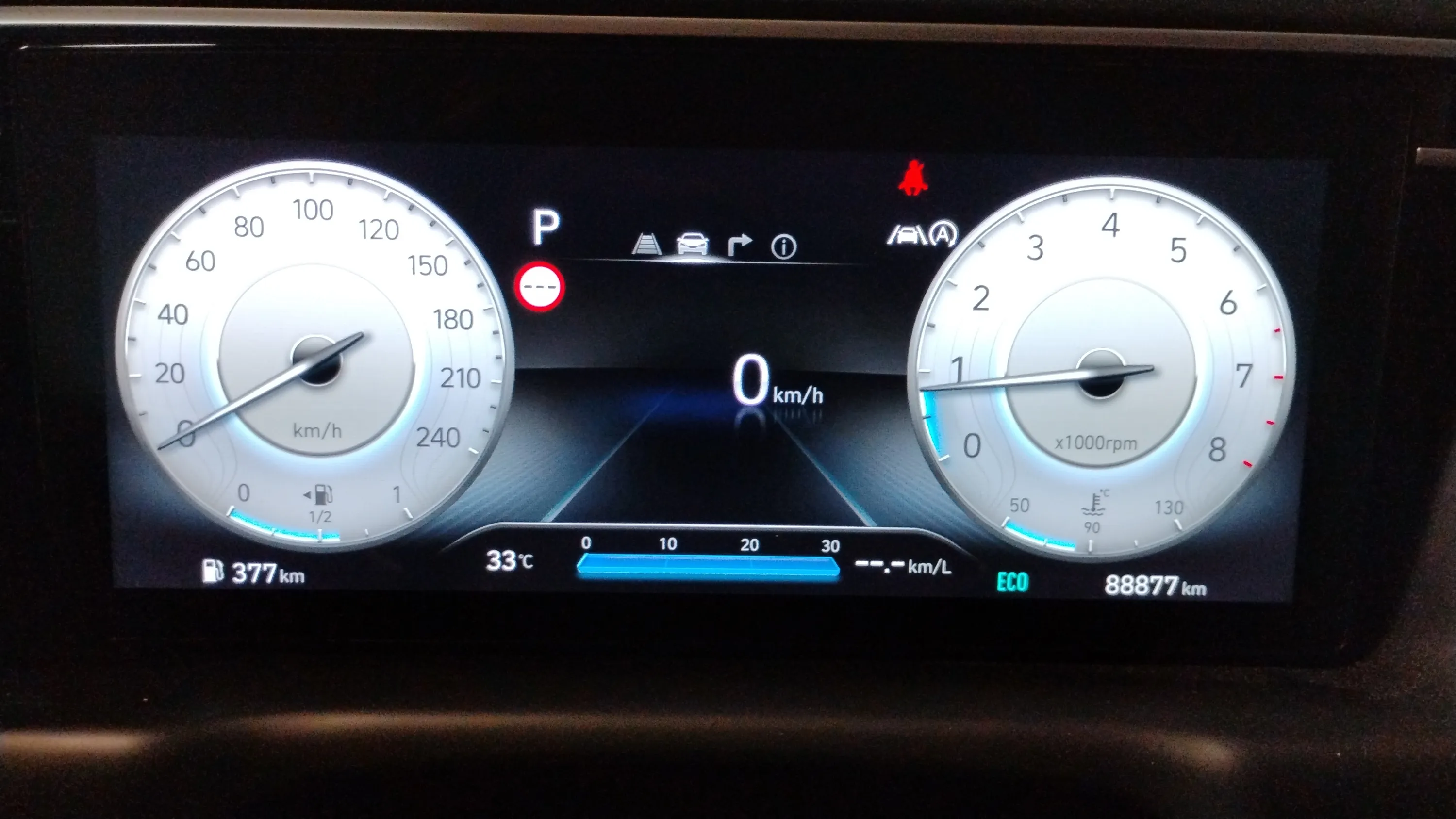 Hyundai Tucson 1.6 T-GDi 48V Tecno Sky DCT - foto 9