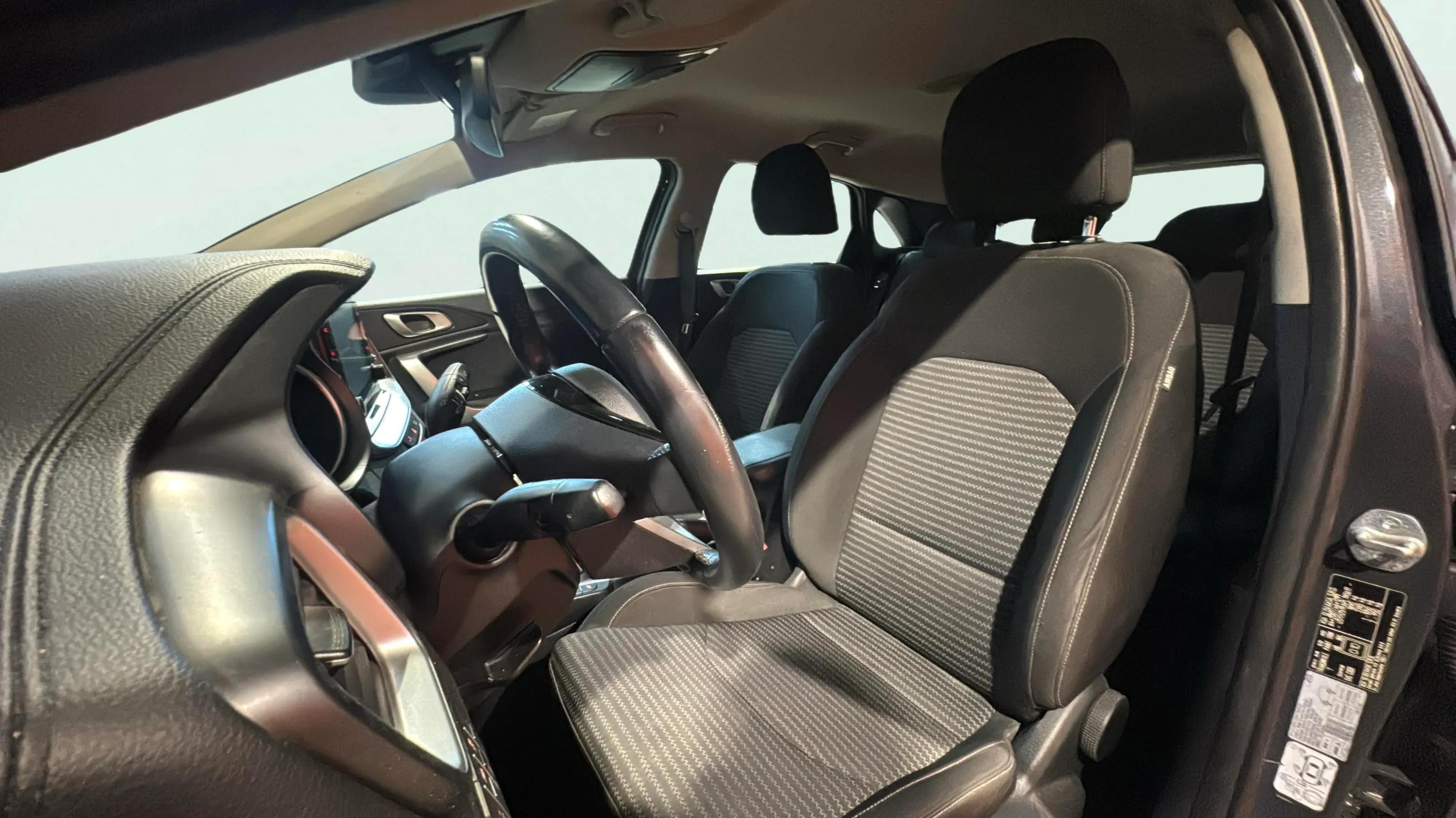 Kia Ceed 1.6 MHEV iMT Drive - foto 24