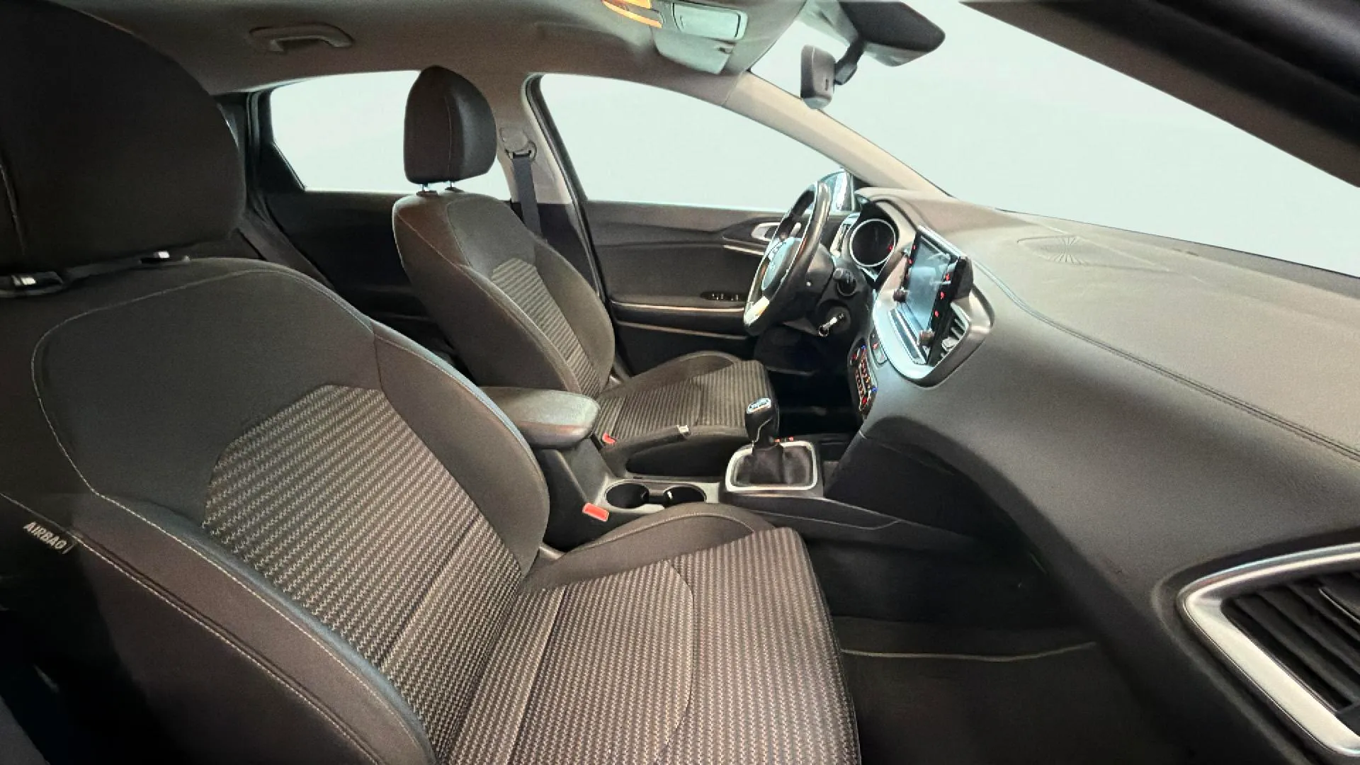 Kia Ceed 1.6 MHEV iMT Drive - foto 15