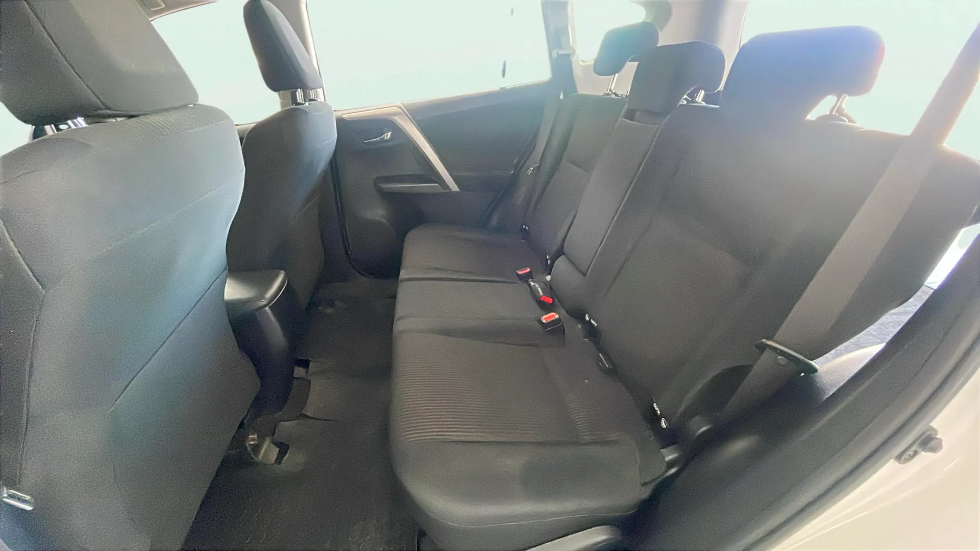 Toyota RAV4 2.0D 150D 2WD Advance - foto 13