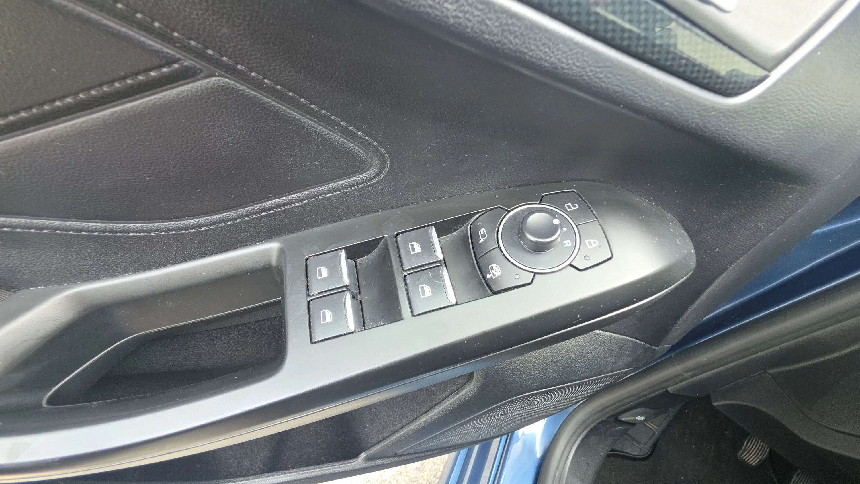 Ford Focus 1.0 EcoBoost MHEV Active - foto 12