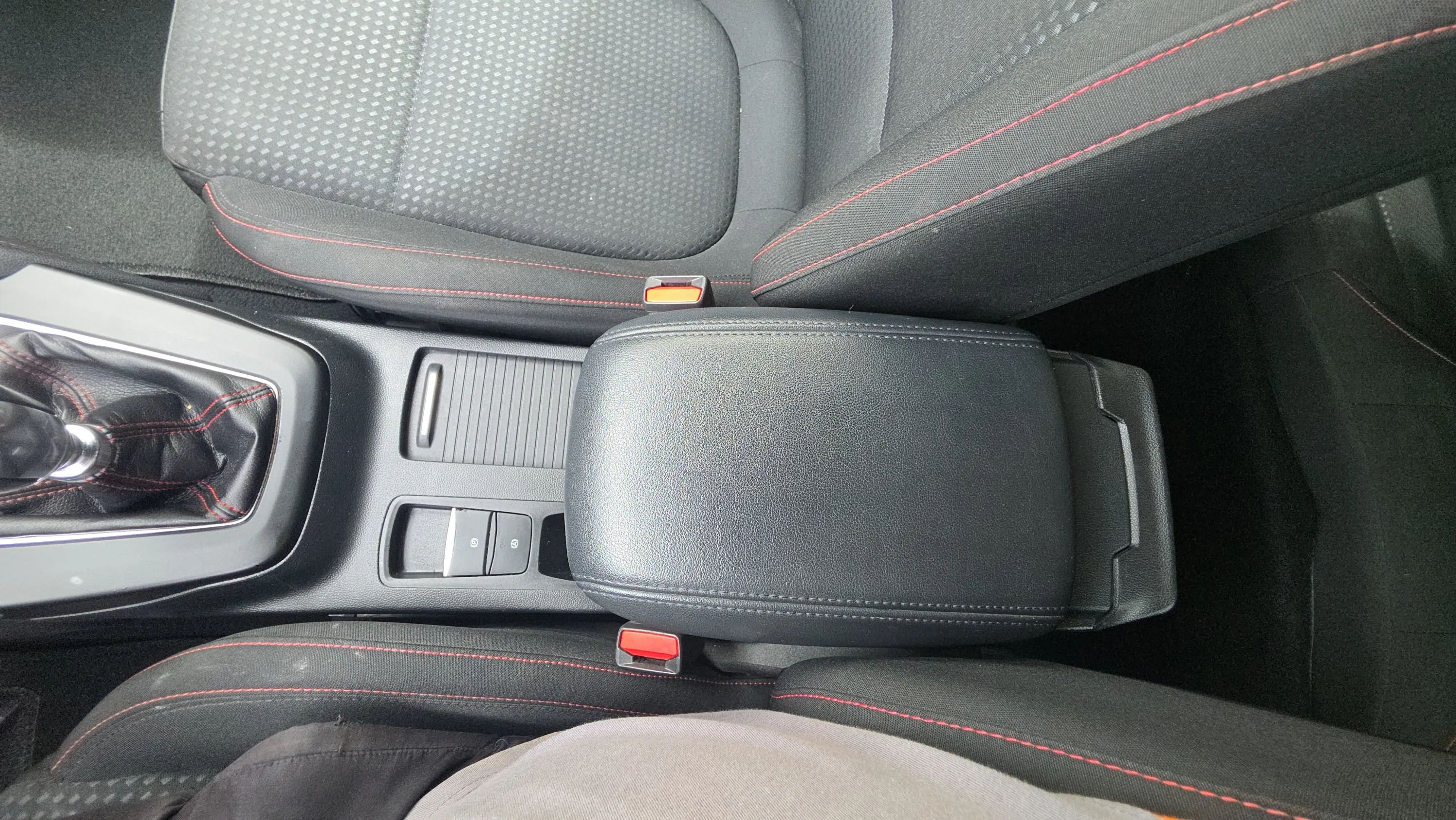Ford Focus 1.0 EcoBoost MHEV Active - foto 29