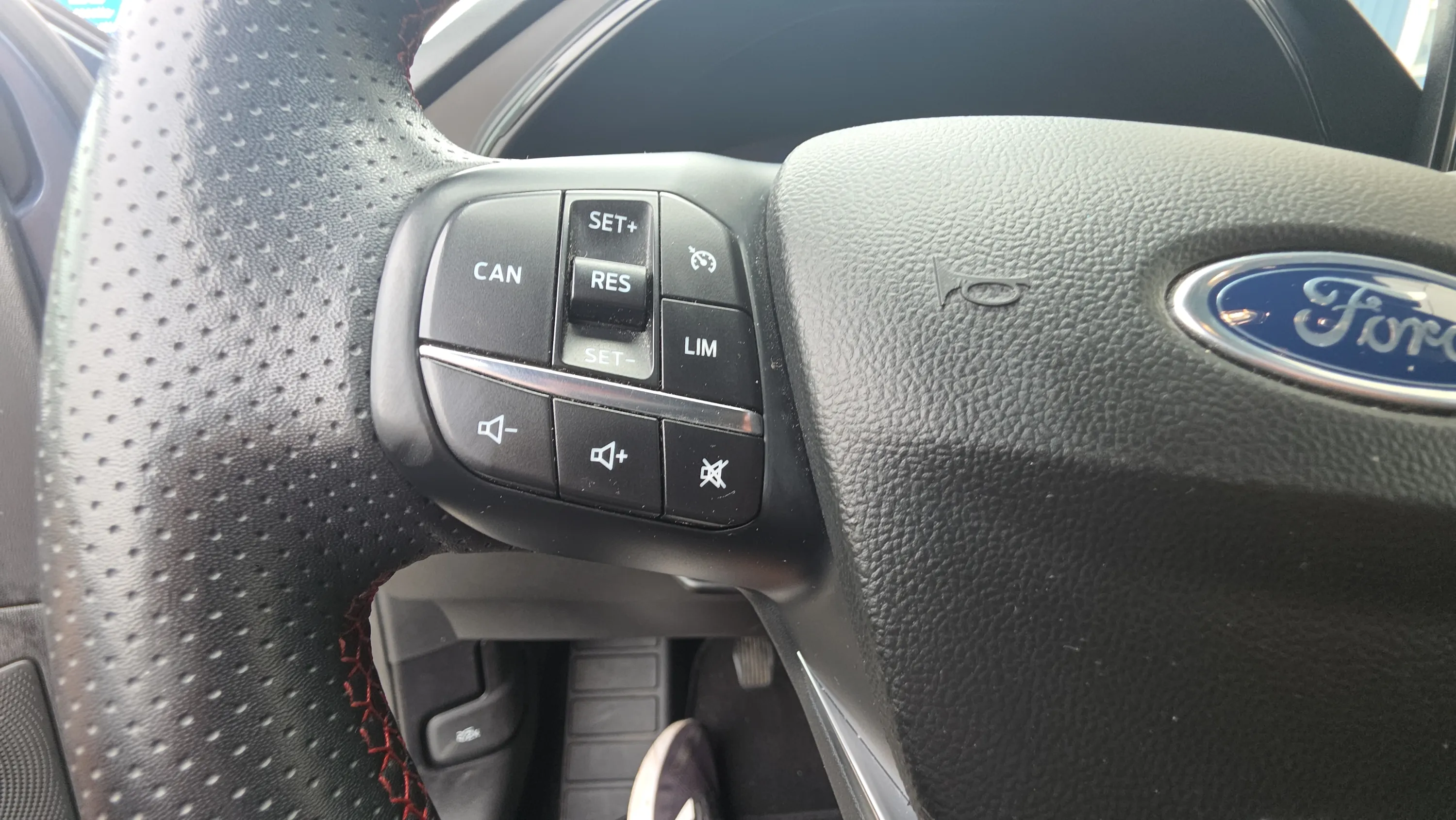 Ford Focus 1.0 EcoBoost MHEV Active - foto 24