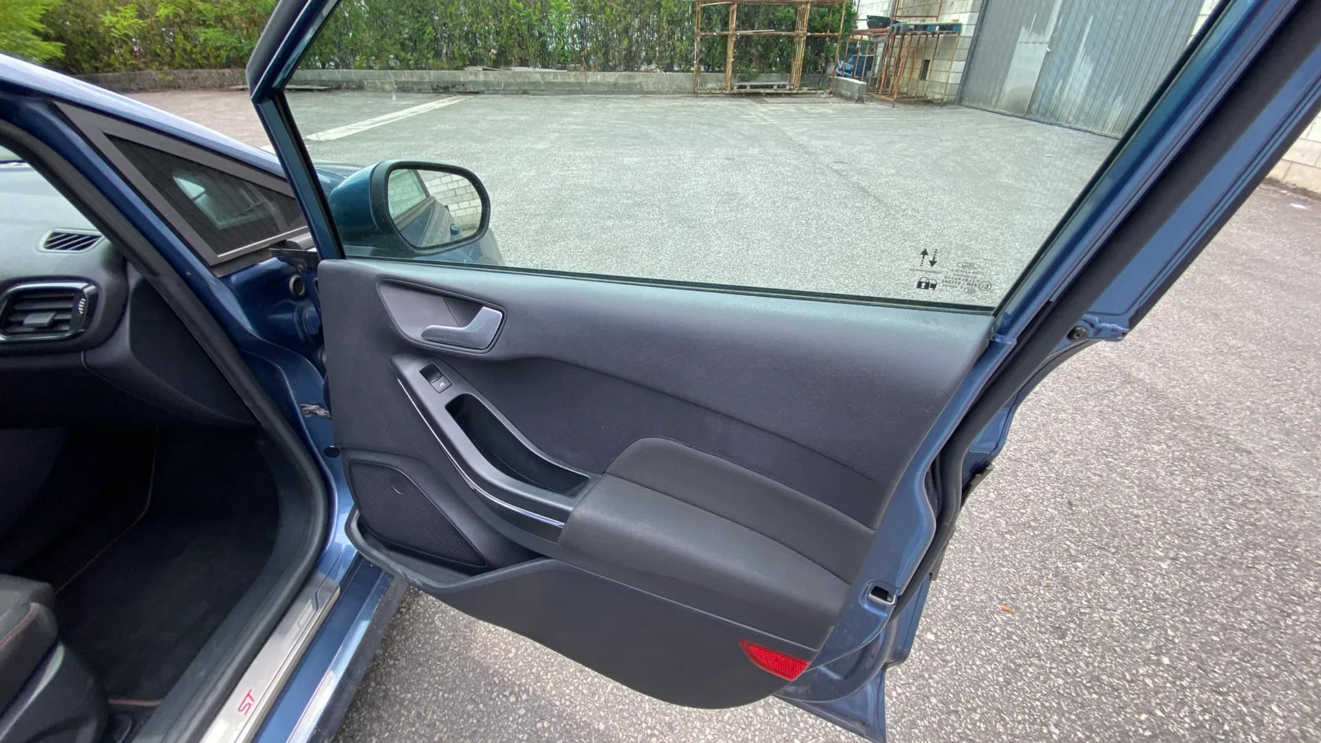 Ford Fiesta 1.0 EcoBoost MHEV ST-Line - foto 27