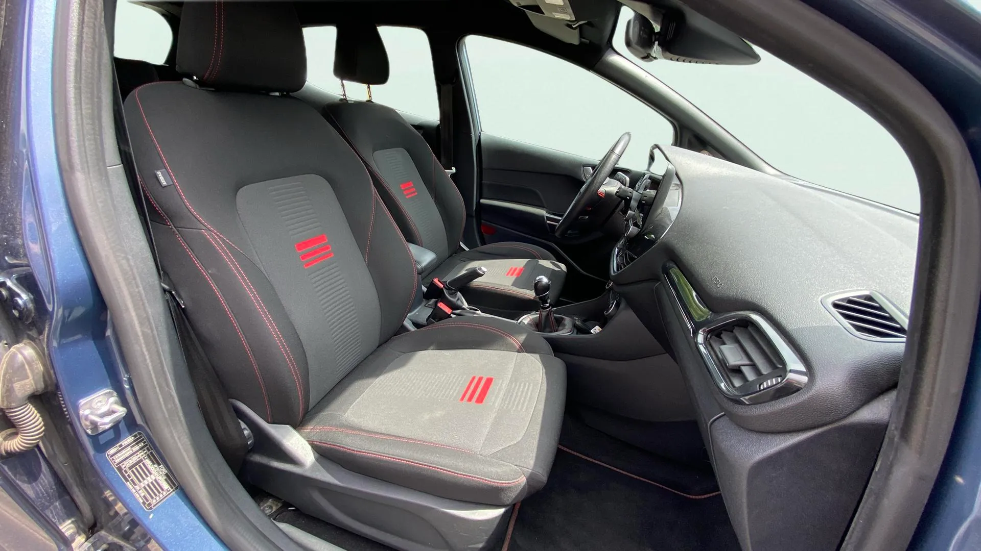 Ford Fiesta 1.0 EcoBoost MHEV ST-Line - foto 15