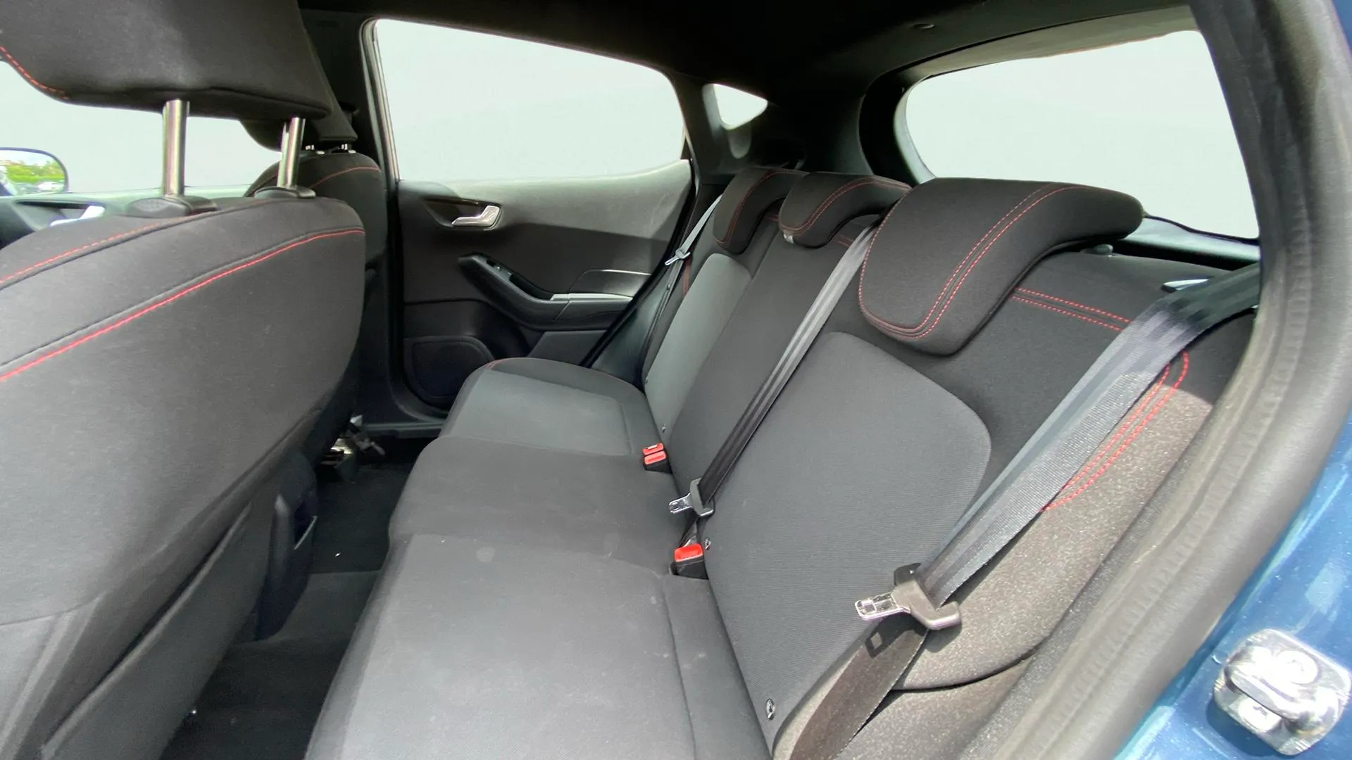 Ford Fiesta 1.0 EcoBoost MHEV ST-Line - foto 18
