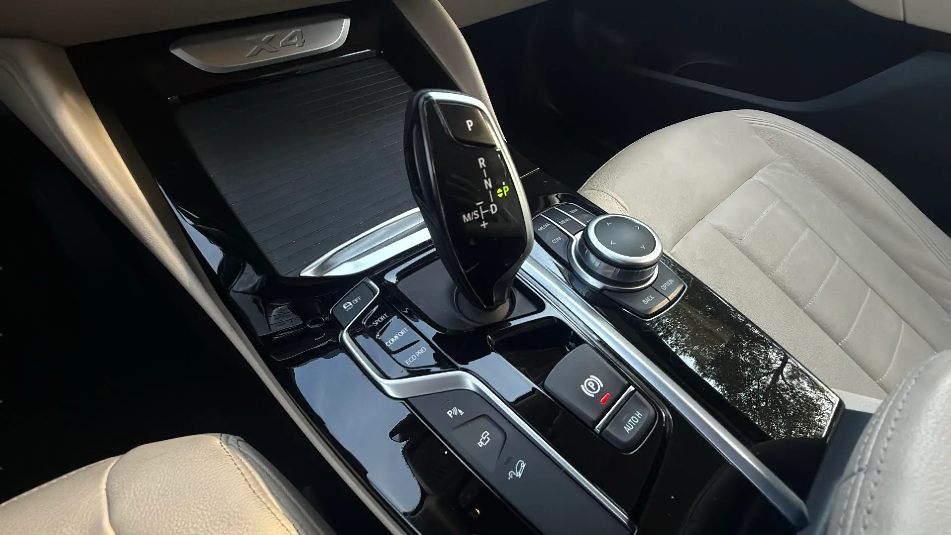 BMW X4 xDrive20d - foto 24