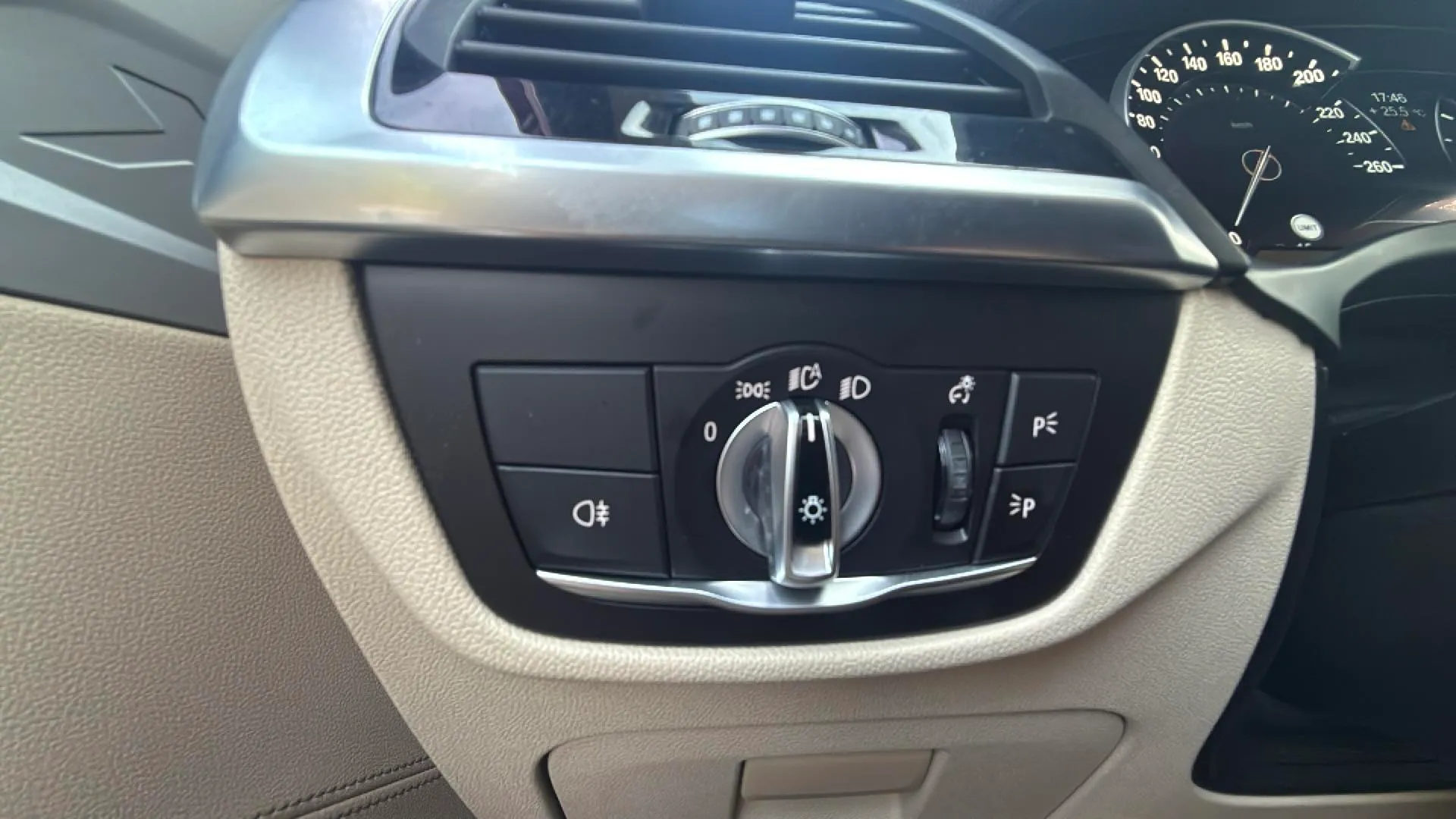 BMW X4 xDrive20d - foto 29