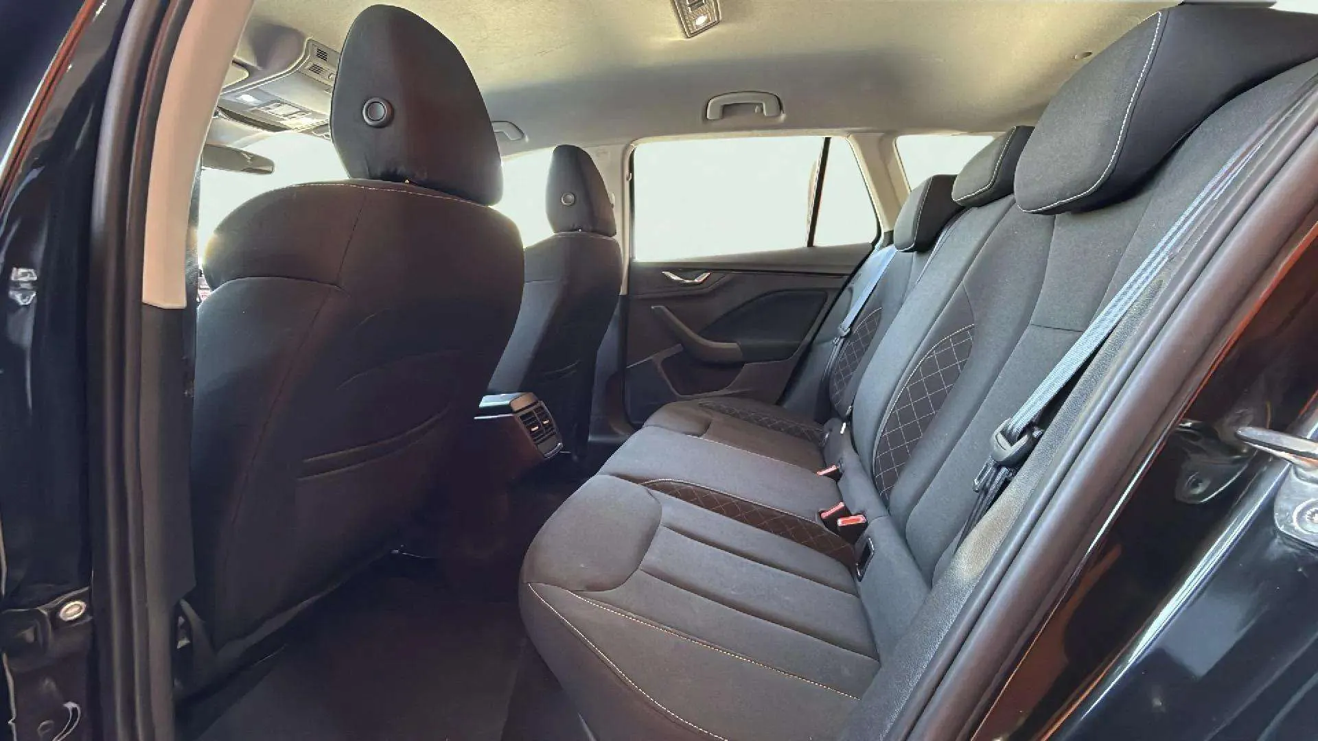 Škoda Kamiq 1.0 TSI DSG Ambition - foto 22