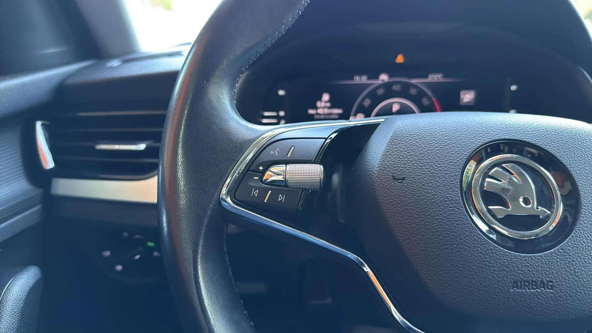 Škoda Kamiq 1.0 TSI DSG Ambition - foto 14