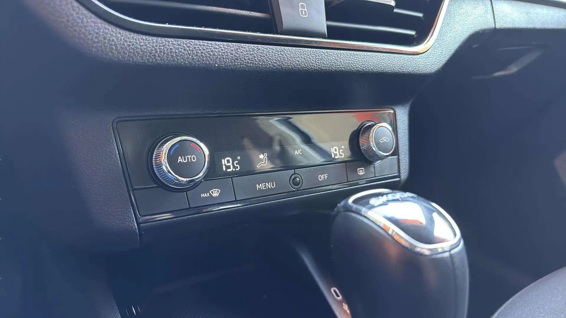 Škoda Kamiq 1.0 TSI DSG Ambition - foto 19