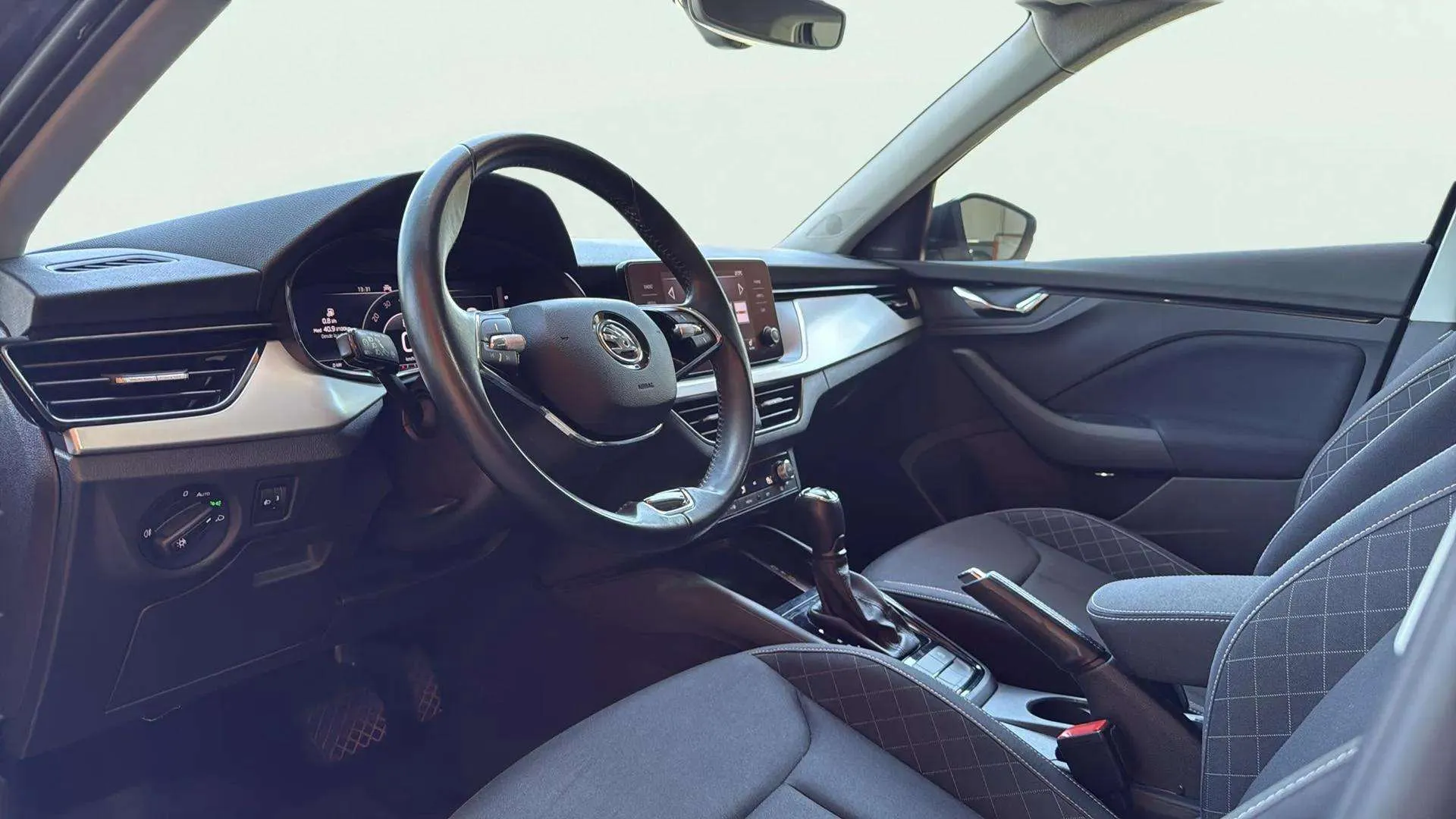 Škoda Kamiq 1.0 TSI DSG Ambition - foto 17