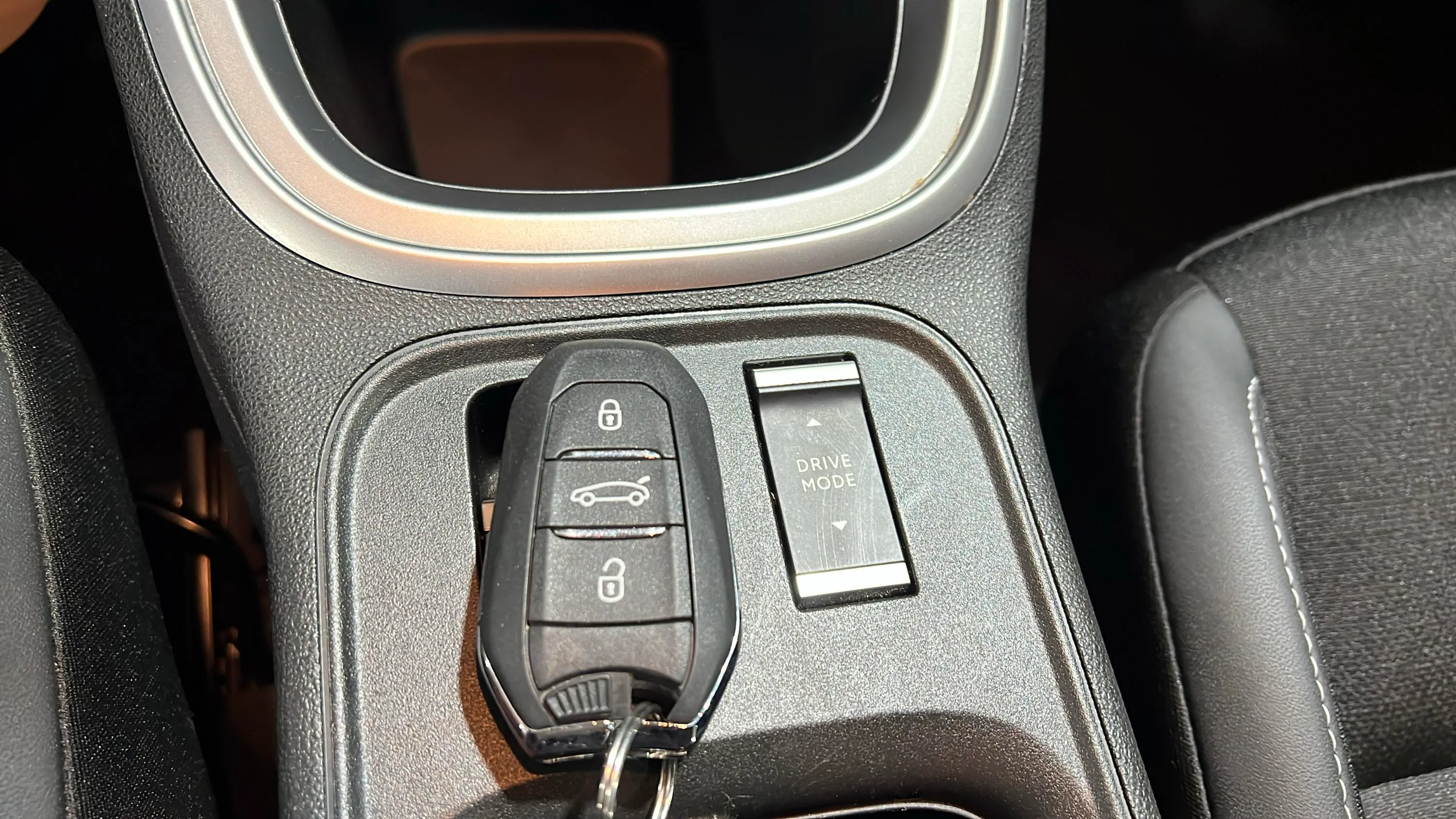 Jeep Avenger 1.2 eHybrid Altitude - foto 16