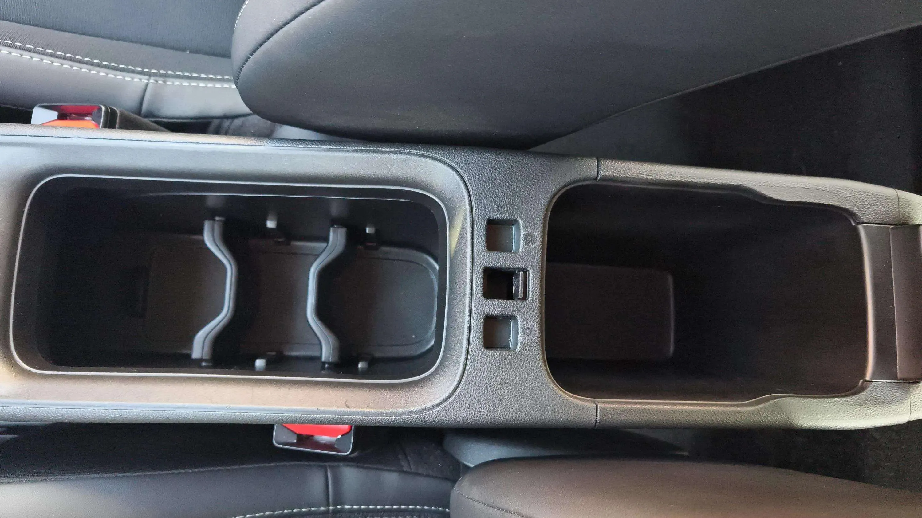 Jeep Avenger 1.2 eHybrid Altitude - foto 25