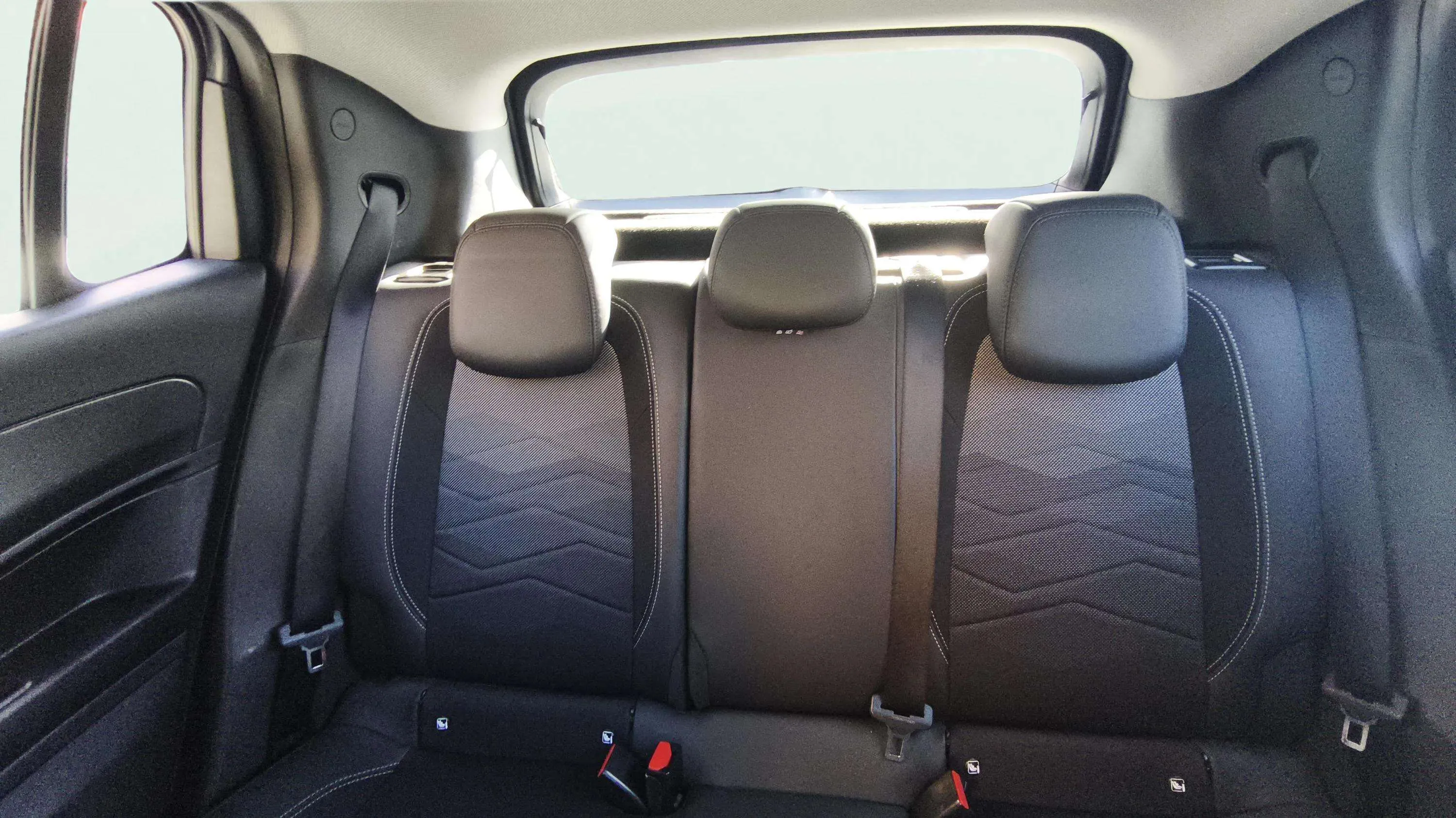 Jeep Avenger 1.2 eHybrid Altitude - foto 15