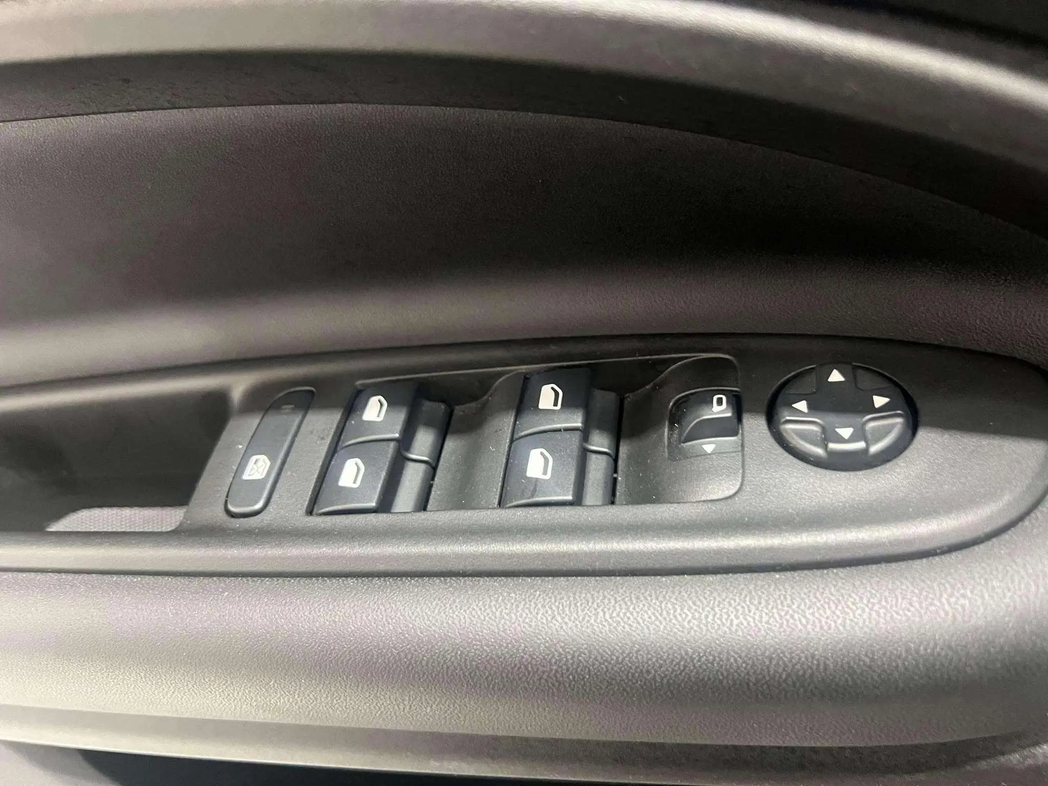 Jeep Avenger 1.2 eHybrid Altitude - foto 19